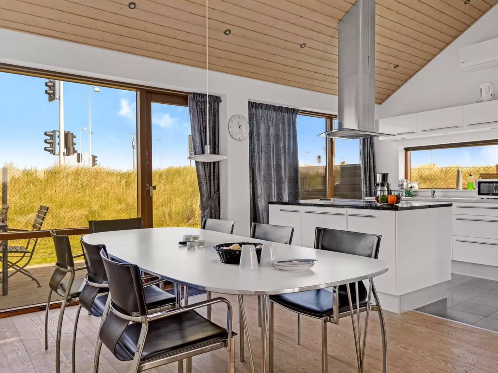 "Elinora" - 100m from the sea-Binnen