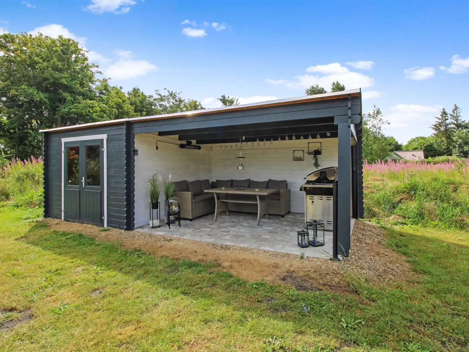 "Daina" - 400m to the fjord-Buiten