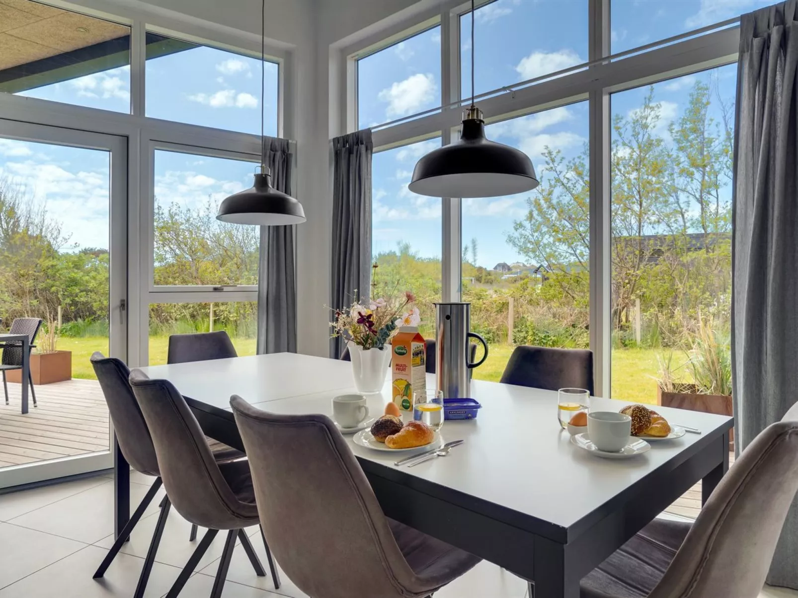 "Dietke" - 650m from the sea-Binnen