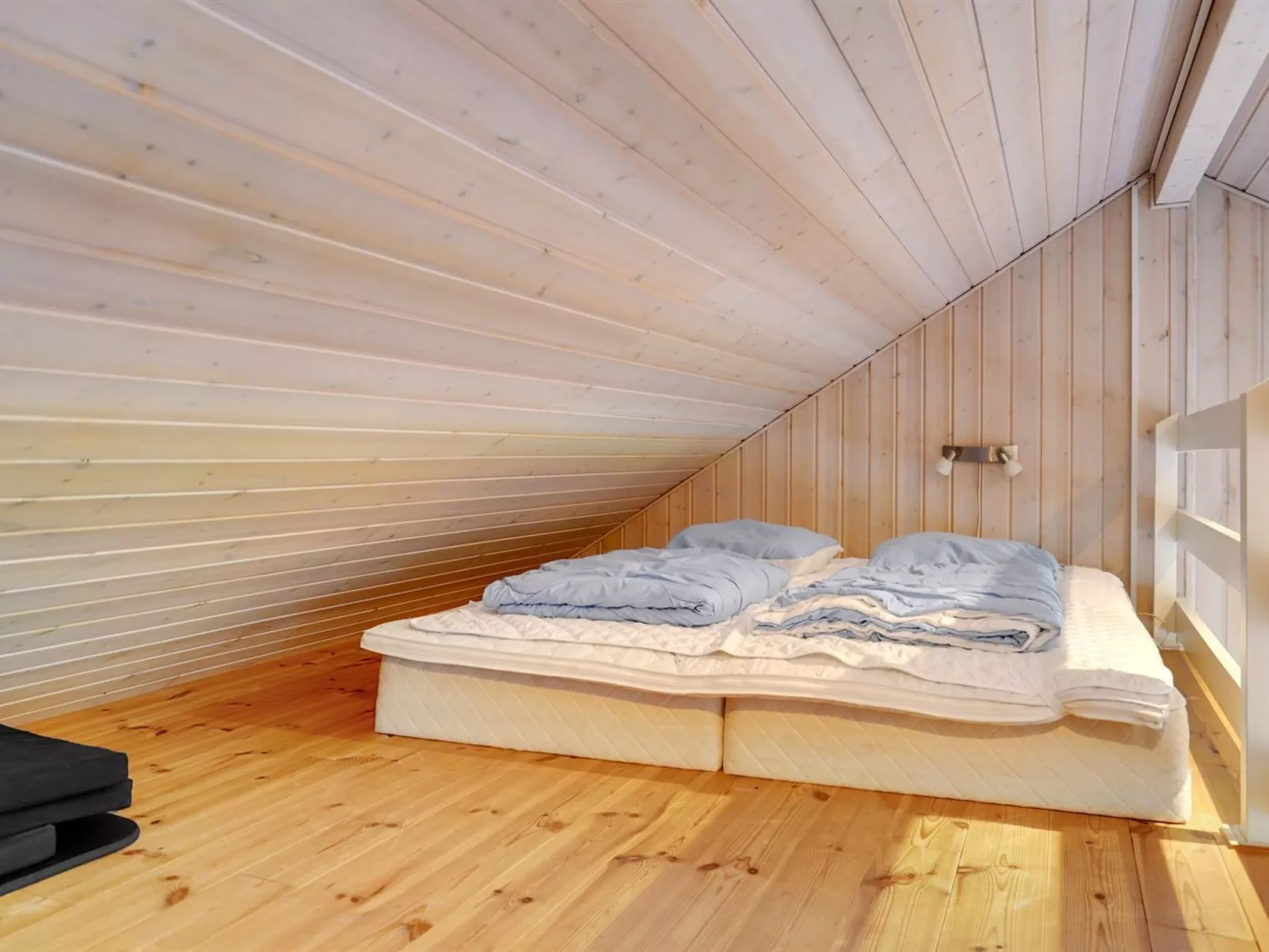 "Nine" - 200m from the sea-Binnen