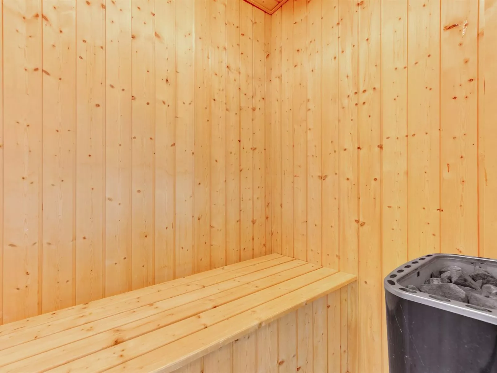 "Karina" - 150m to the fjord-Binnen