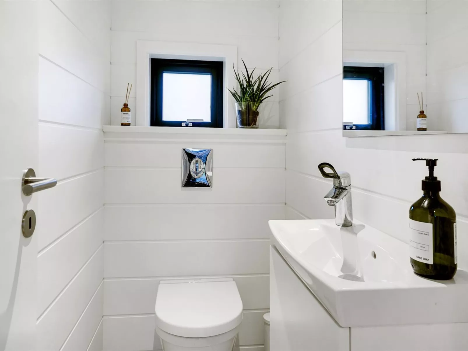 "Kjell" - 100m from the sea-Binnen