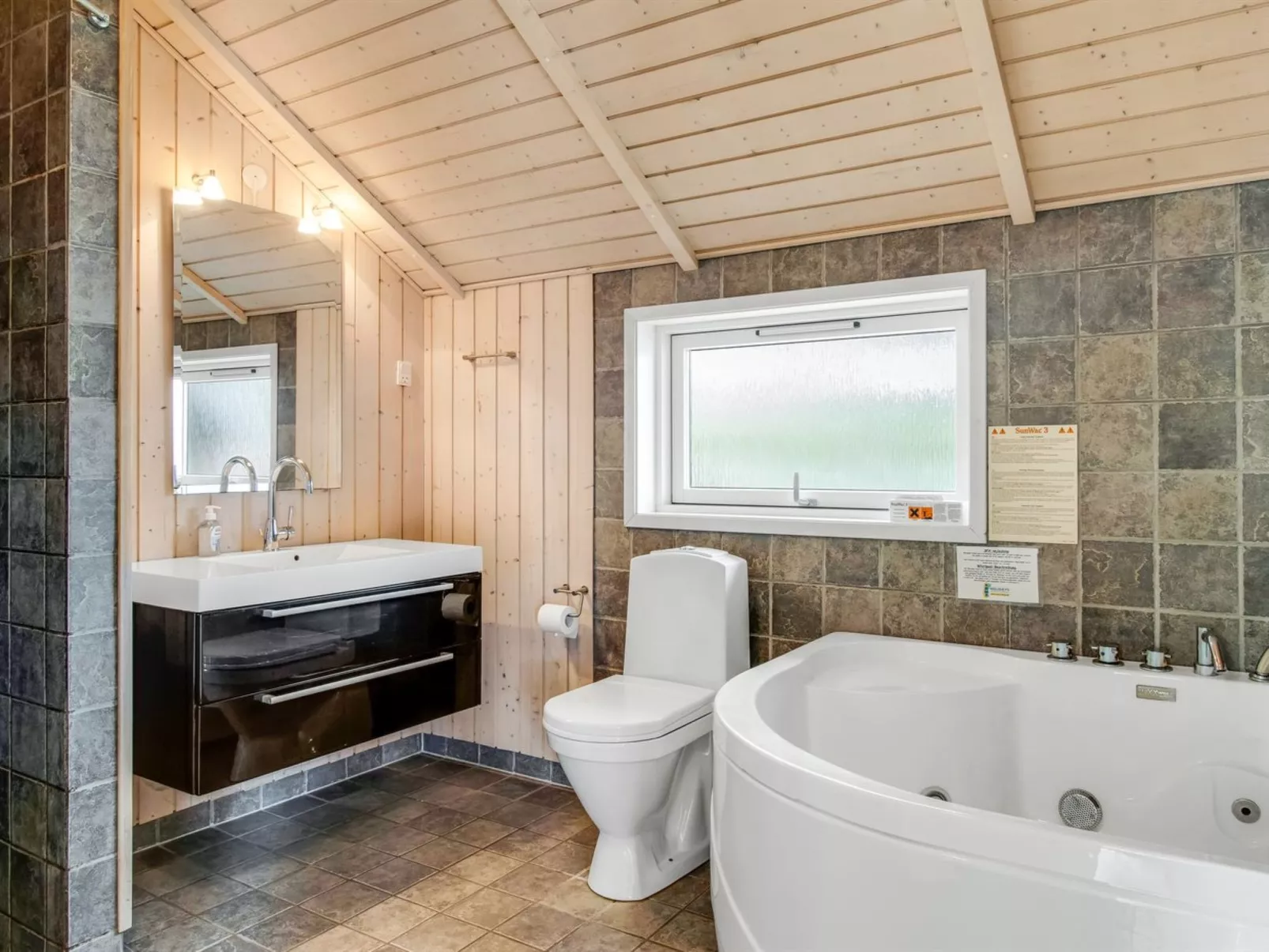 "Svenny" - 800m from the sea-Binnen