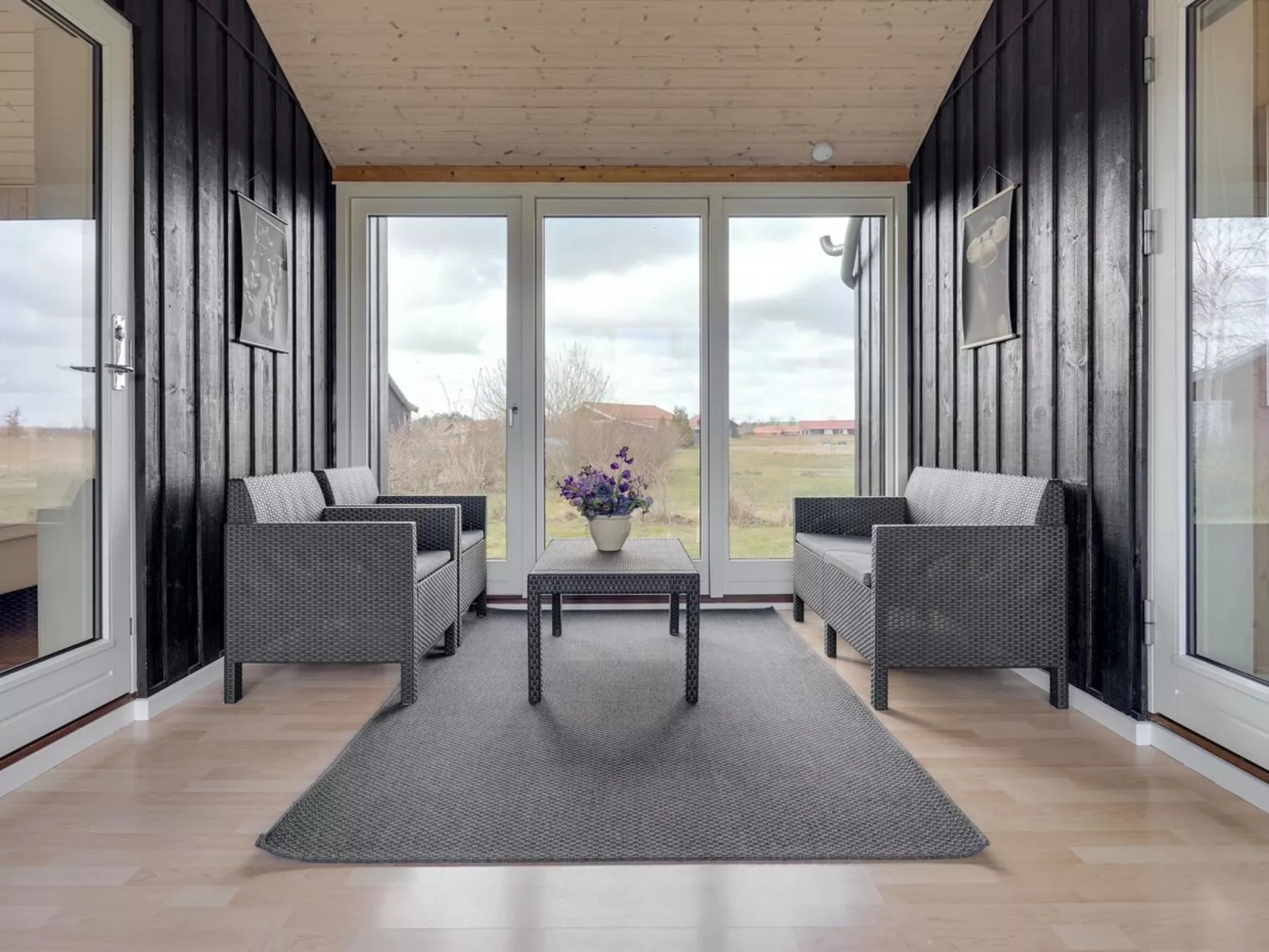 "Evin" - 800m from the sea-Binnen