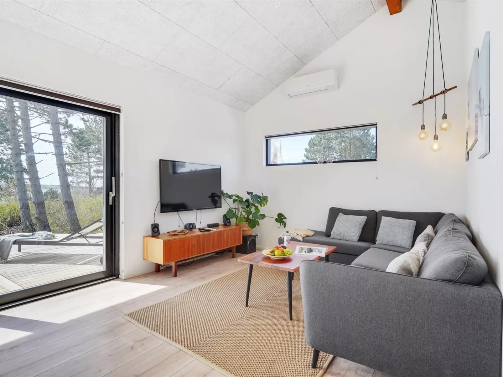 "Haley" - 150m from the sea-Binnen