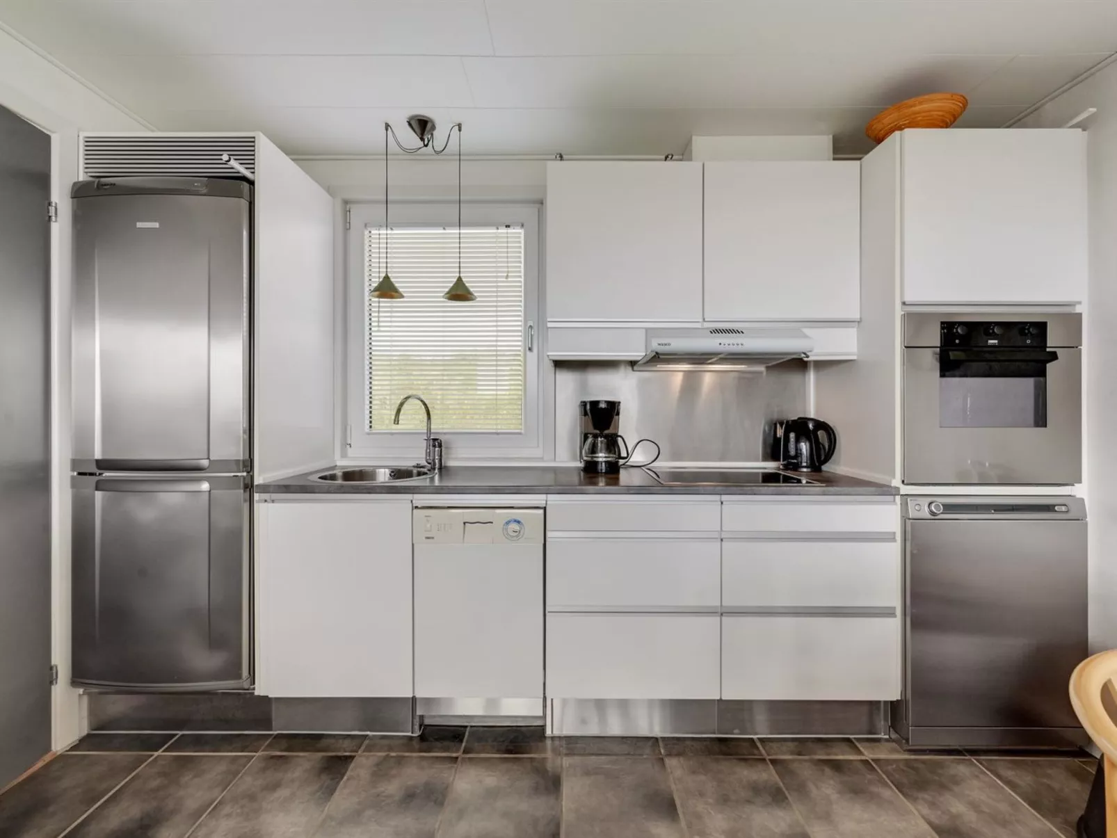 "Elizabeta" - 100m to the fjord-Binnen