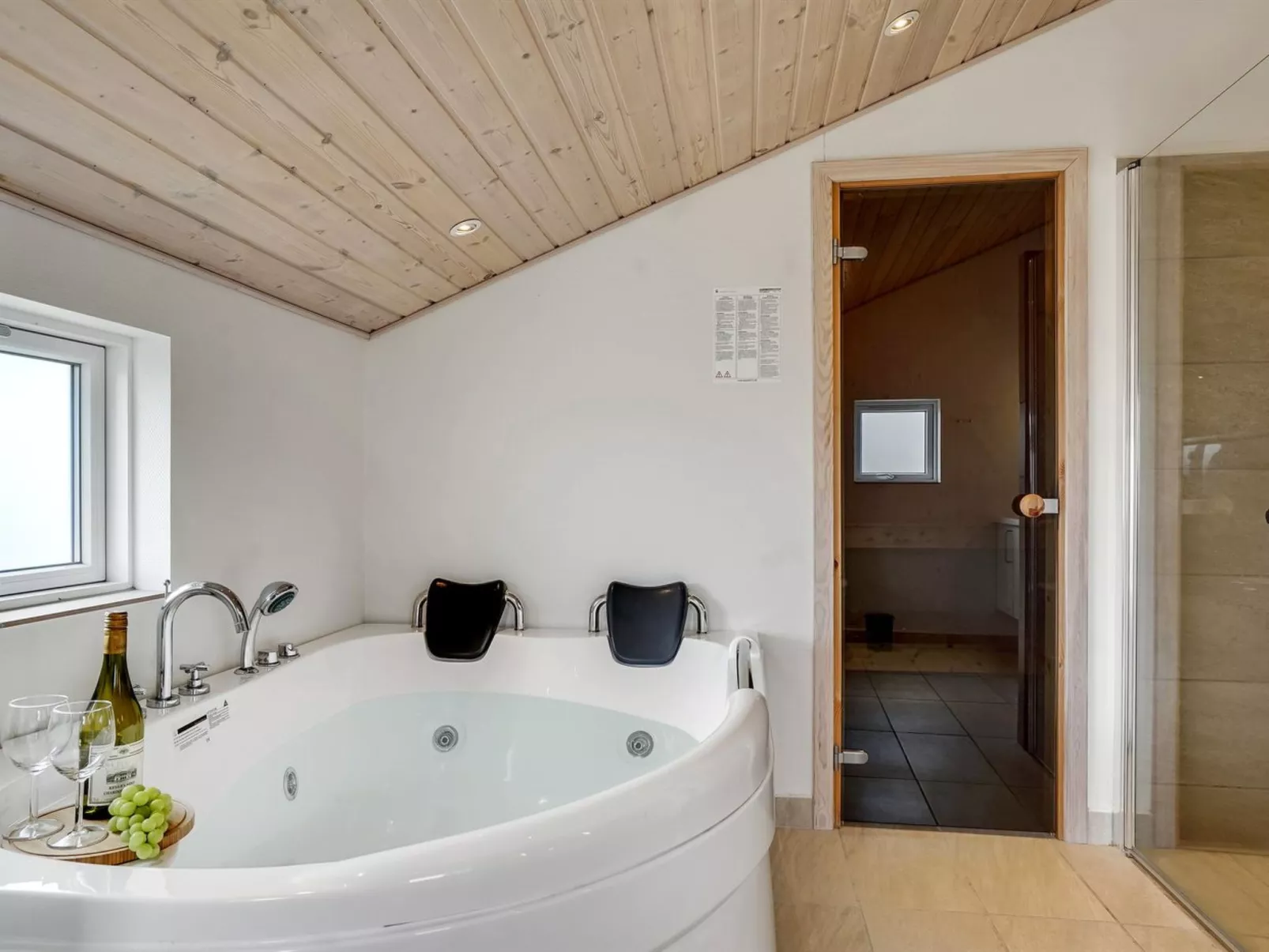 "Frido" - 400m from the sea-Binnen