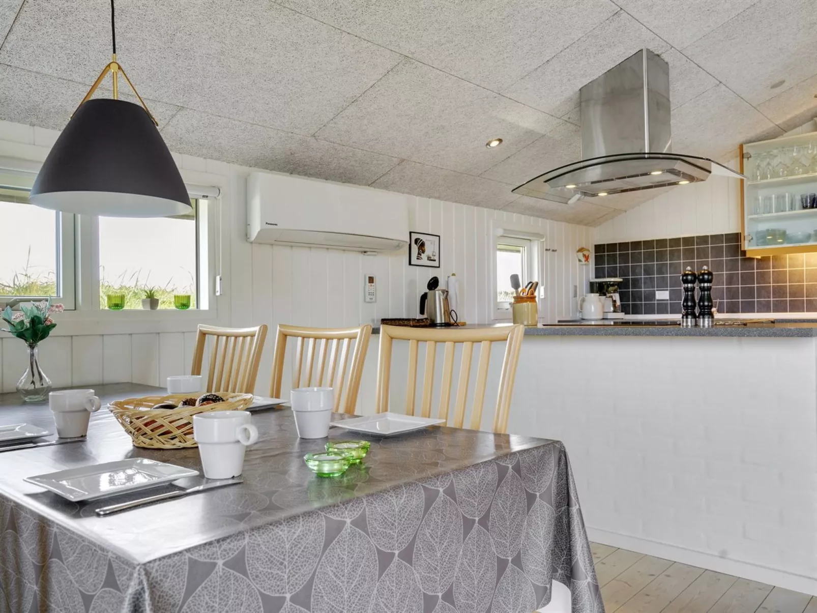 "Apolonia" -  from the sea-Binnen