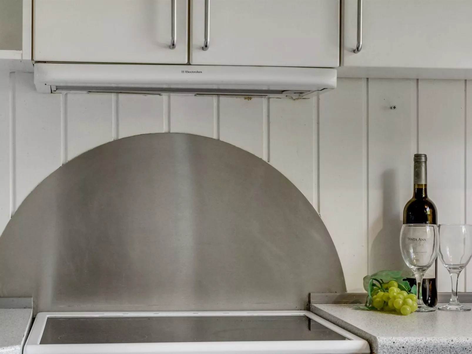 "Livni" - 3.8km from the sea-Binnen