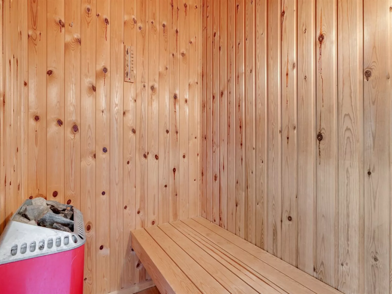 "Bertie" - 700m from the sea-Binnen