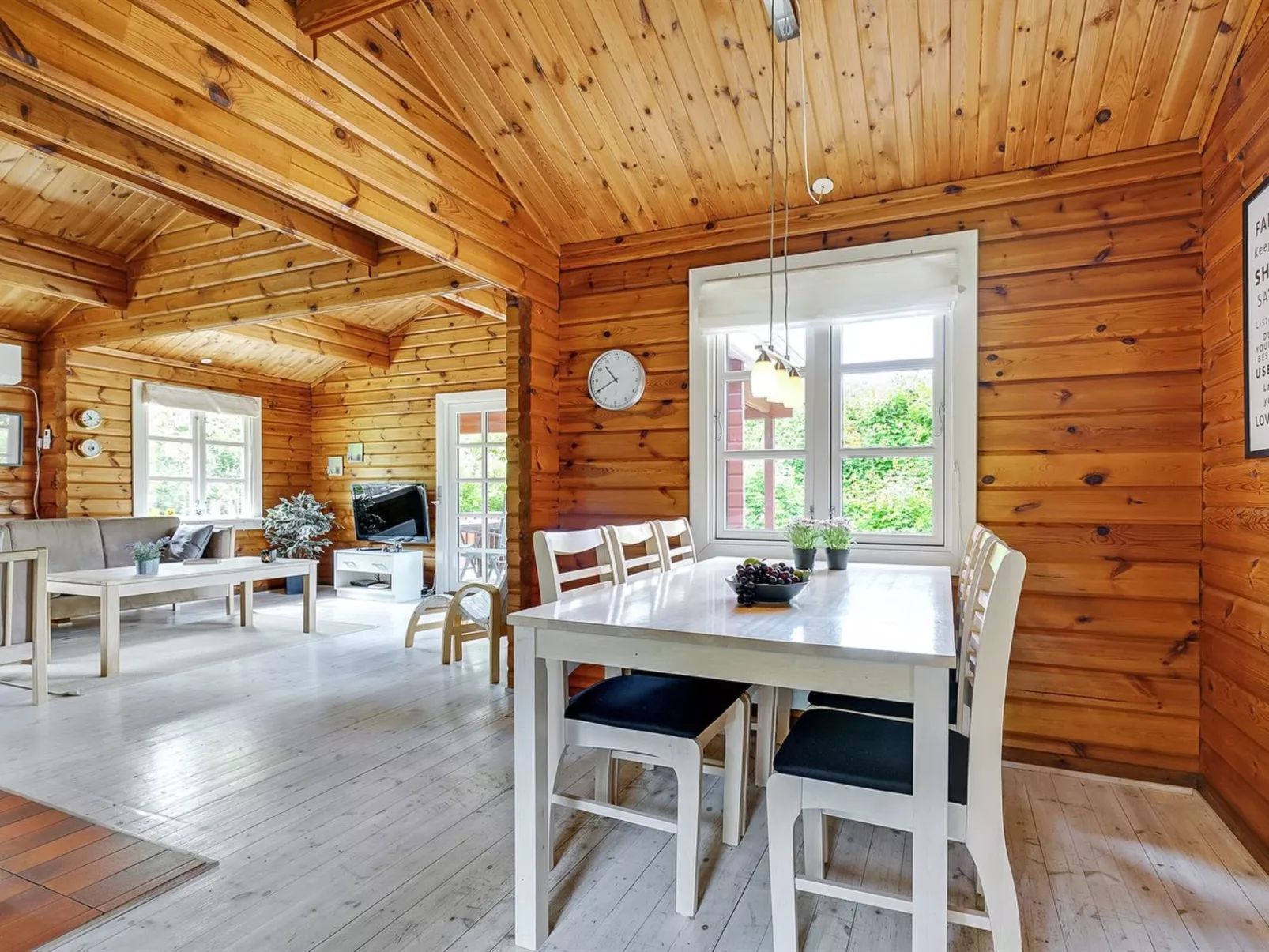 "Ernestine" - 500m to the fjord-Binnen