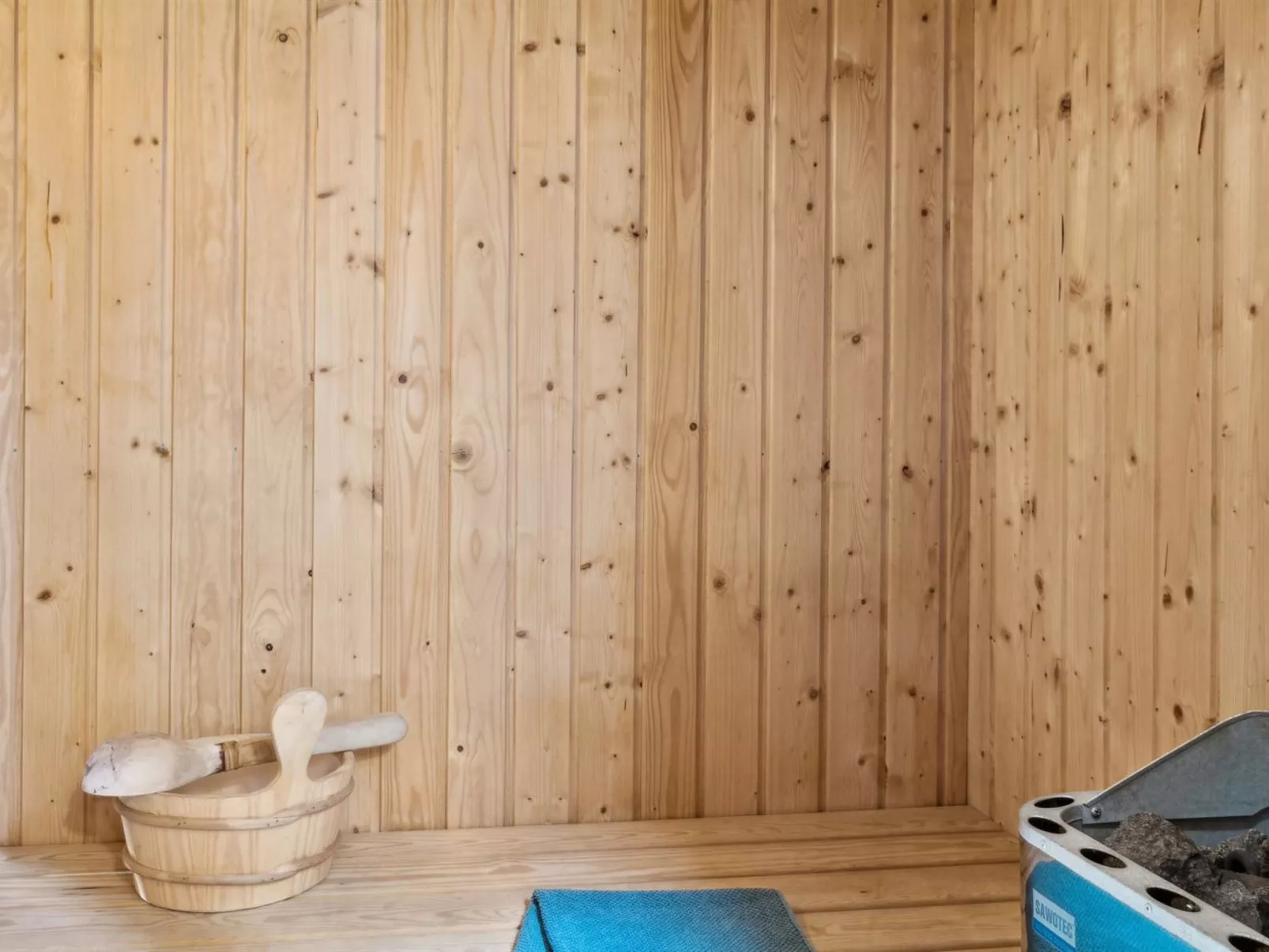 "Batsha" - 350m from the sea-Binnen