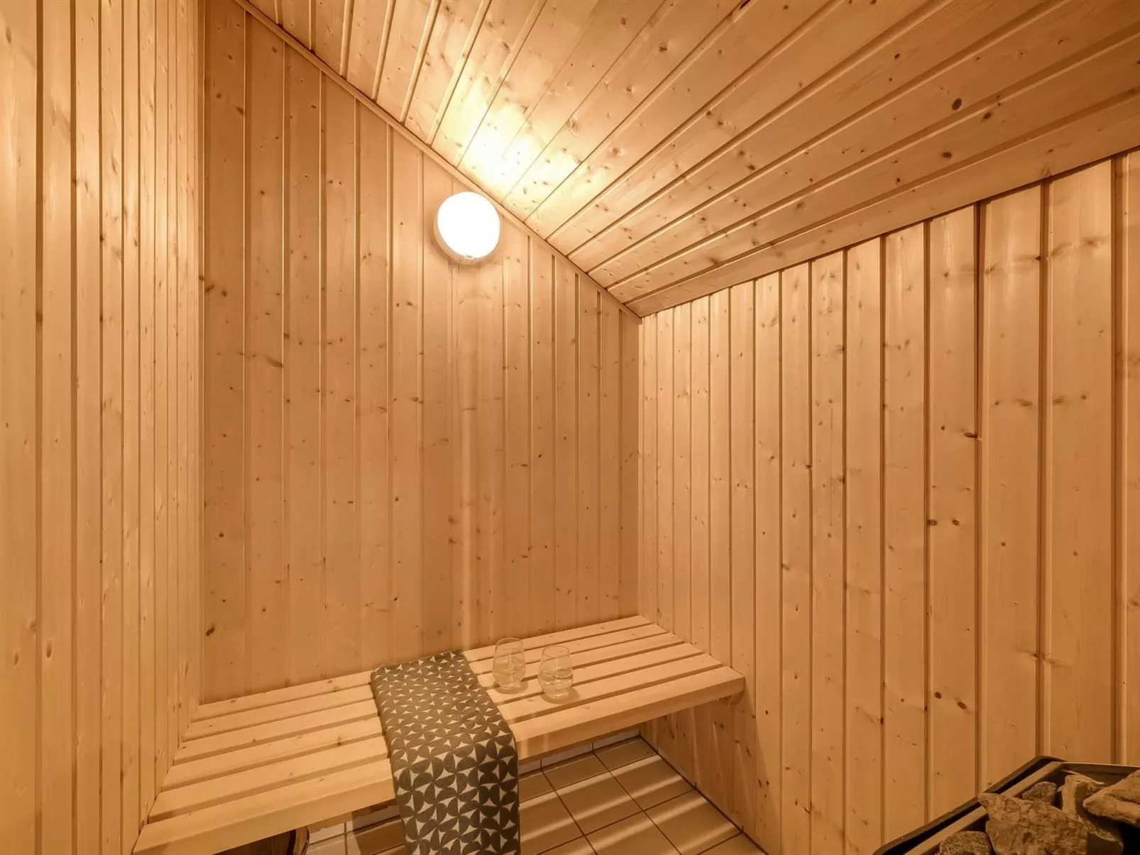 "Erland" - 500m from the sea-Binnen