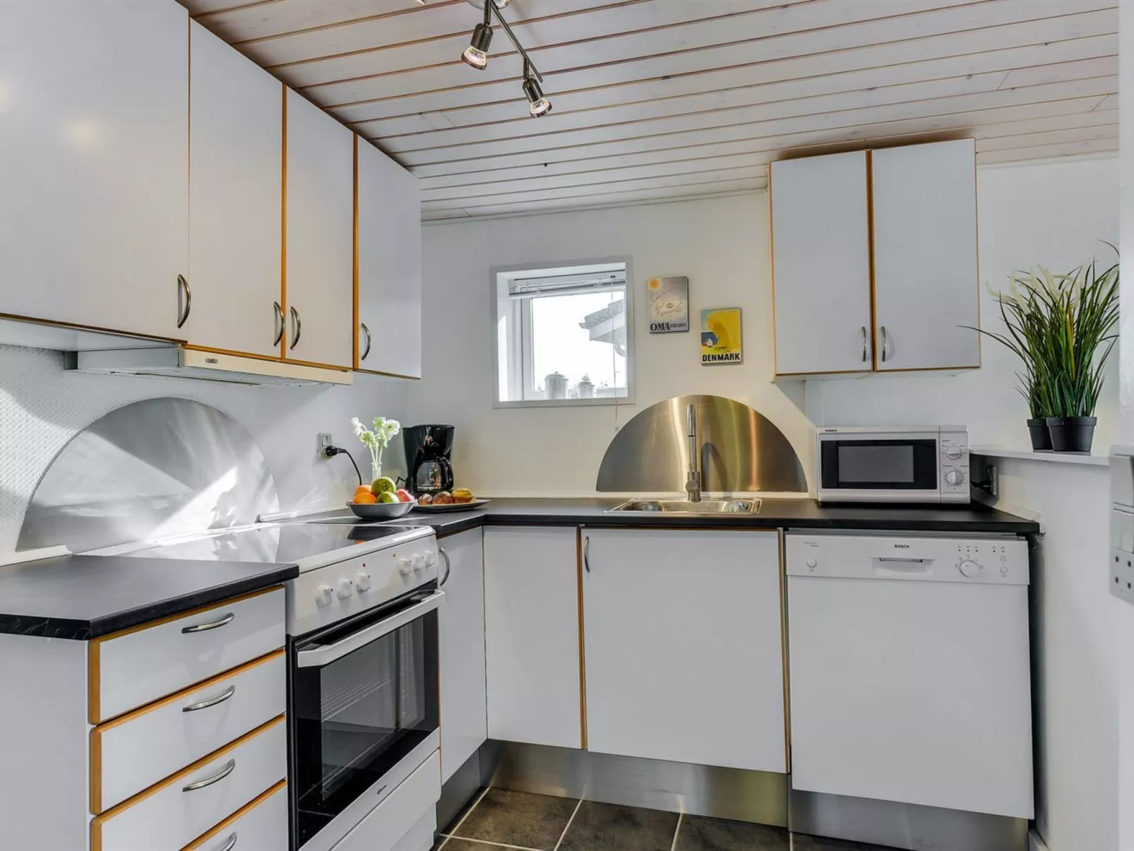 "Gjurgja" - 100m from the sea-Binnen