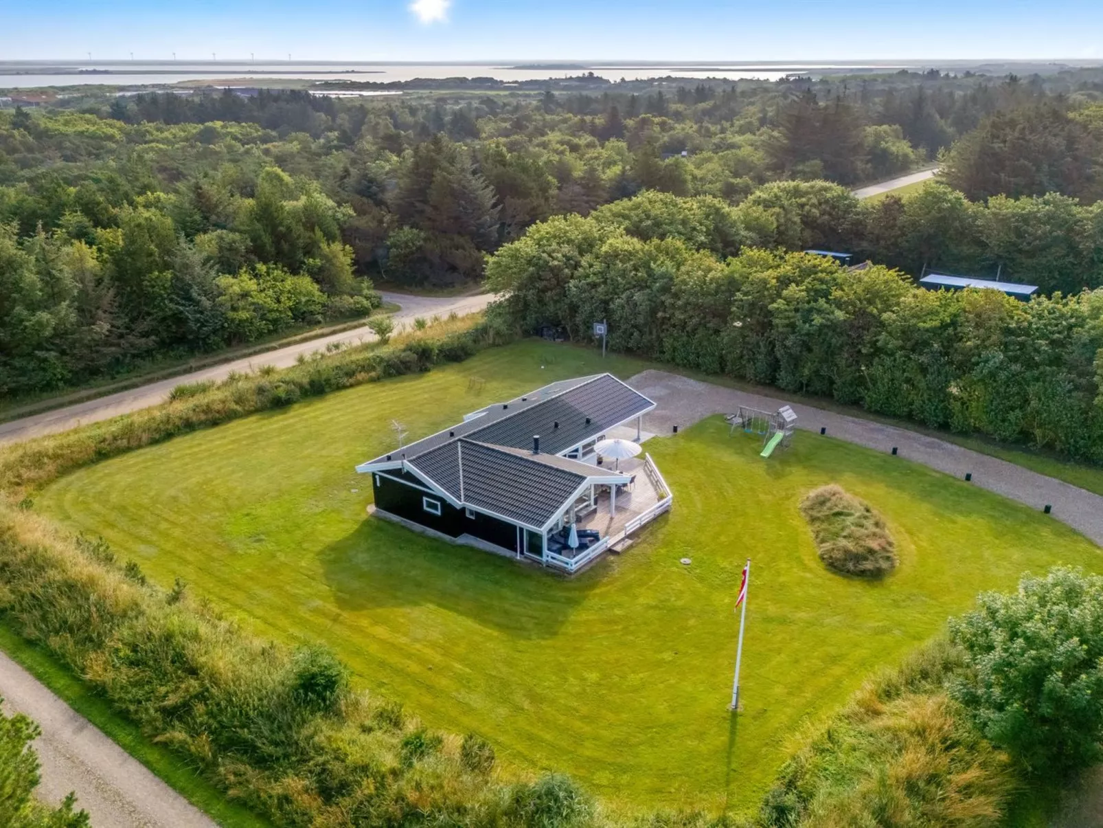 "Sviðandi" - 1.5km from the sea-Buiten