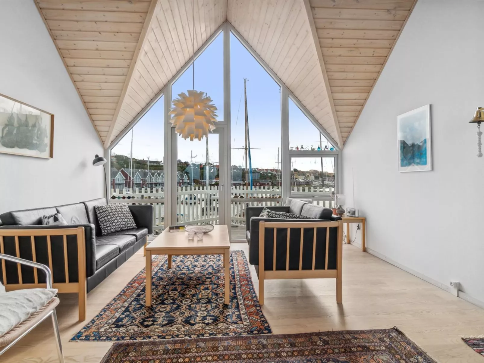 "Frigg" - 10m from the sea-Binnen