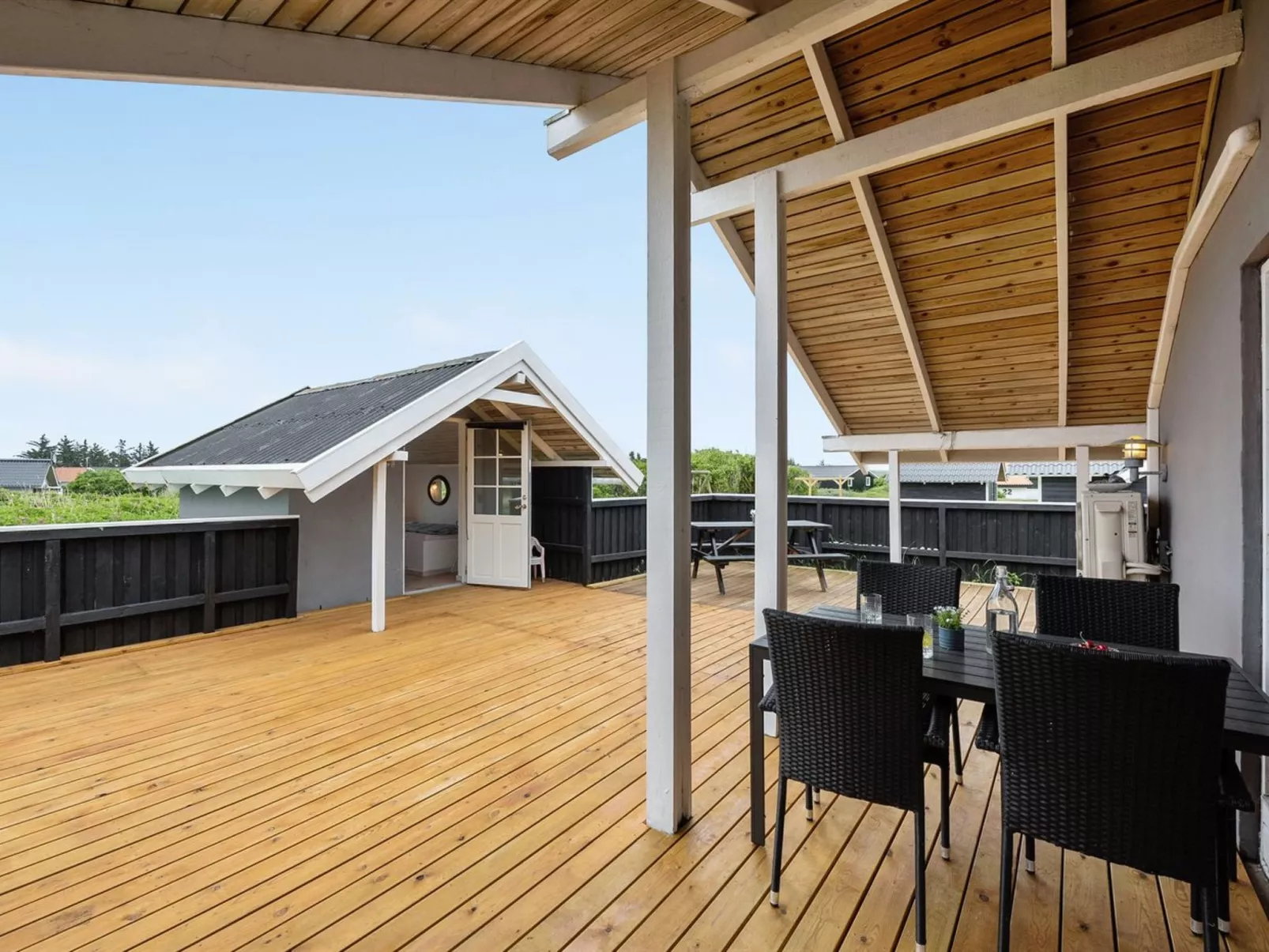 "Solbritt" - 330m to the fjord-Buiten