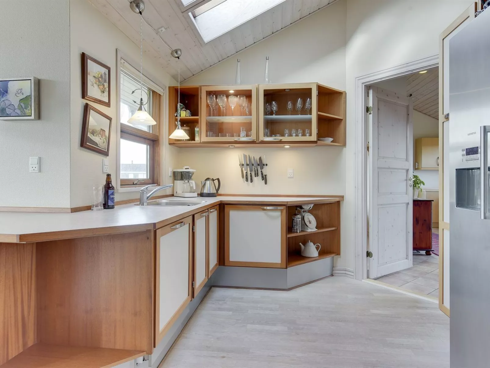 "Fam" - 300m from the sea-Binnen