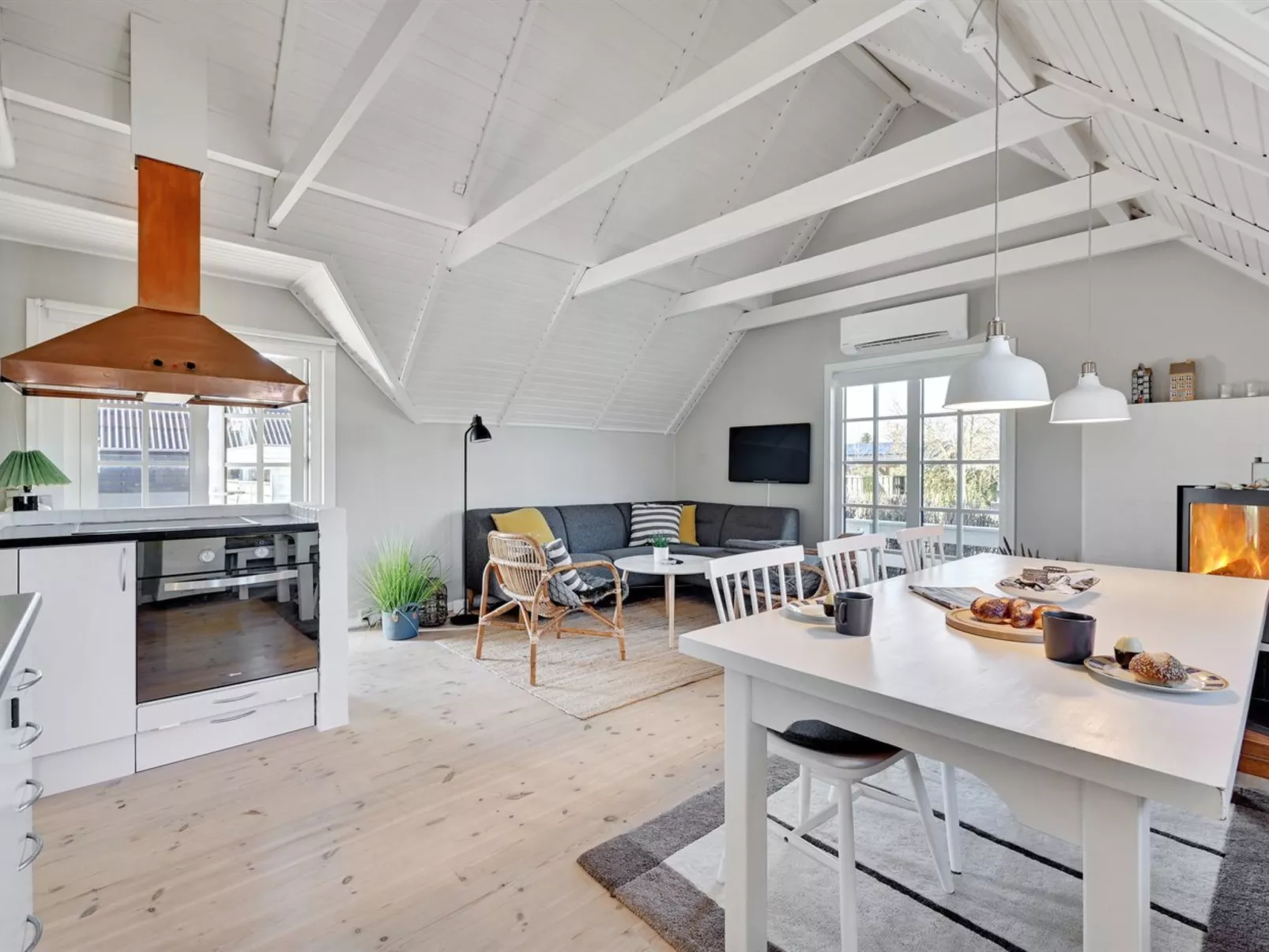 "Ulv" - 25m from the sea-Binnen