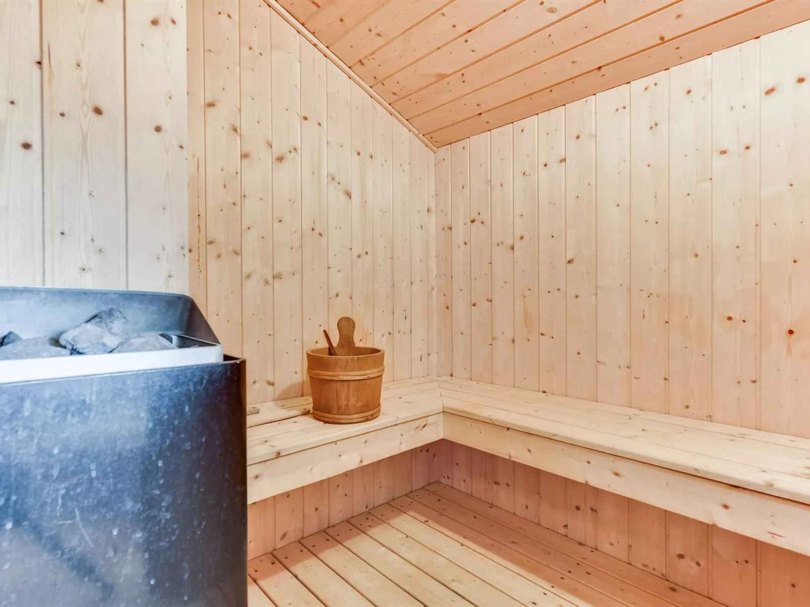 "Mervi" - 300m to the fjord-Binnen