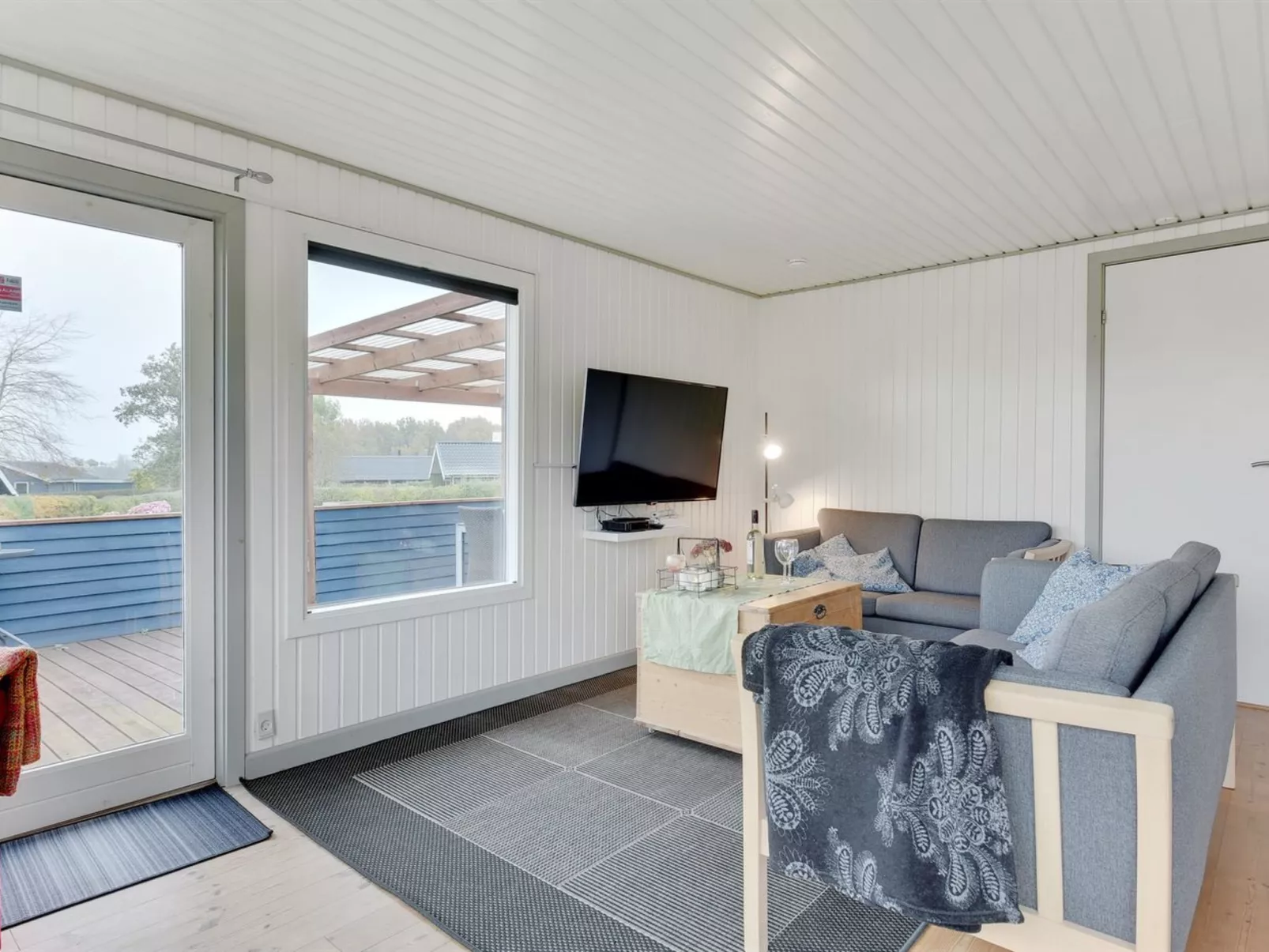 "Roar" - 500m from the sea-Binnen