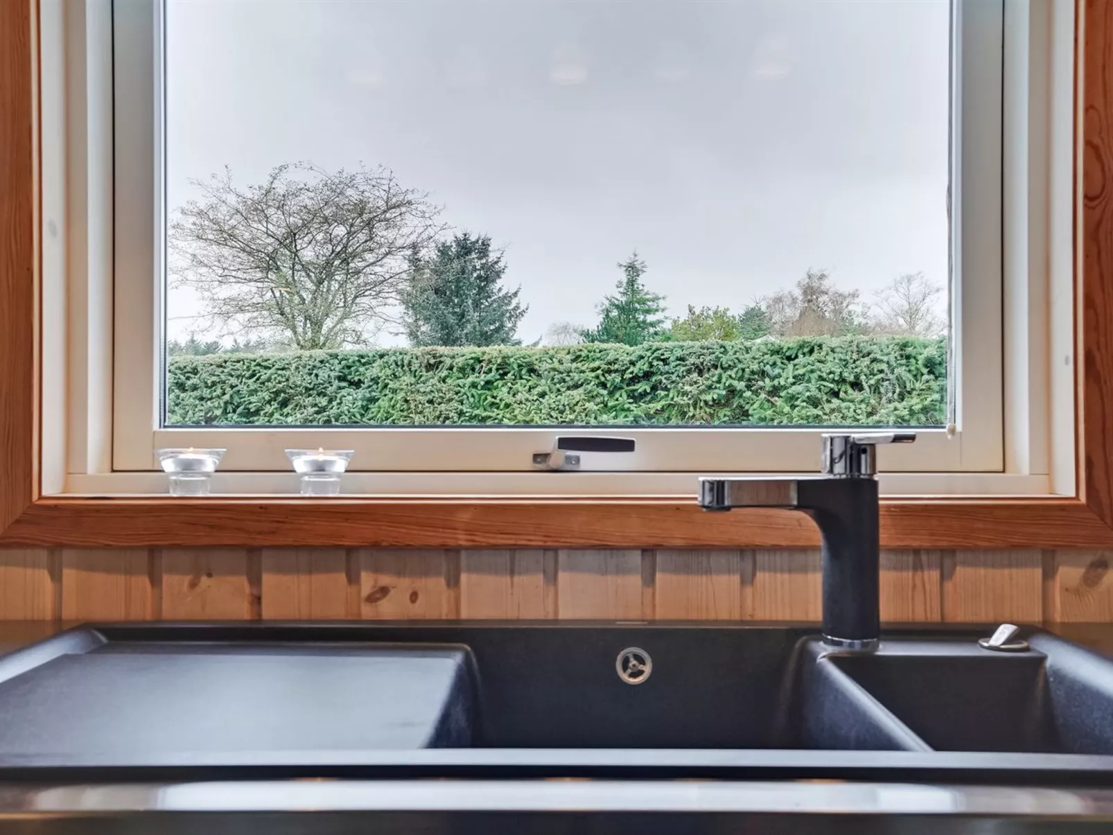 "Tayler" - 1.8km from the sea-Binnen