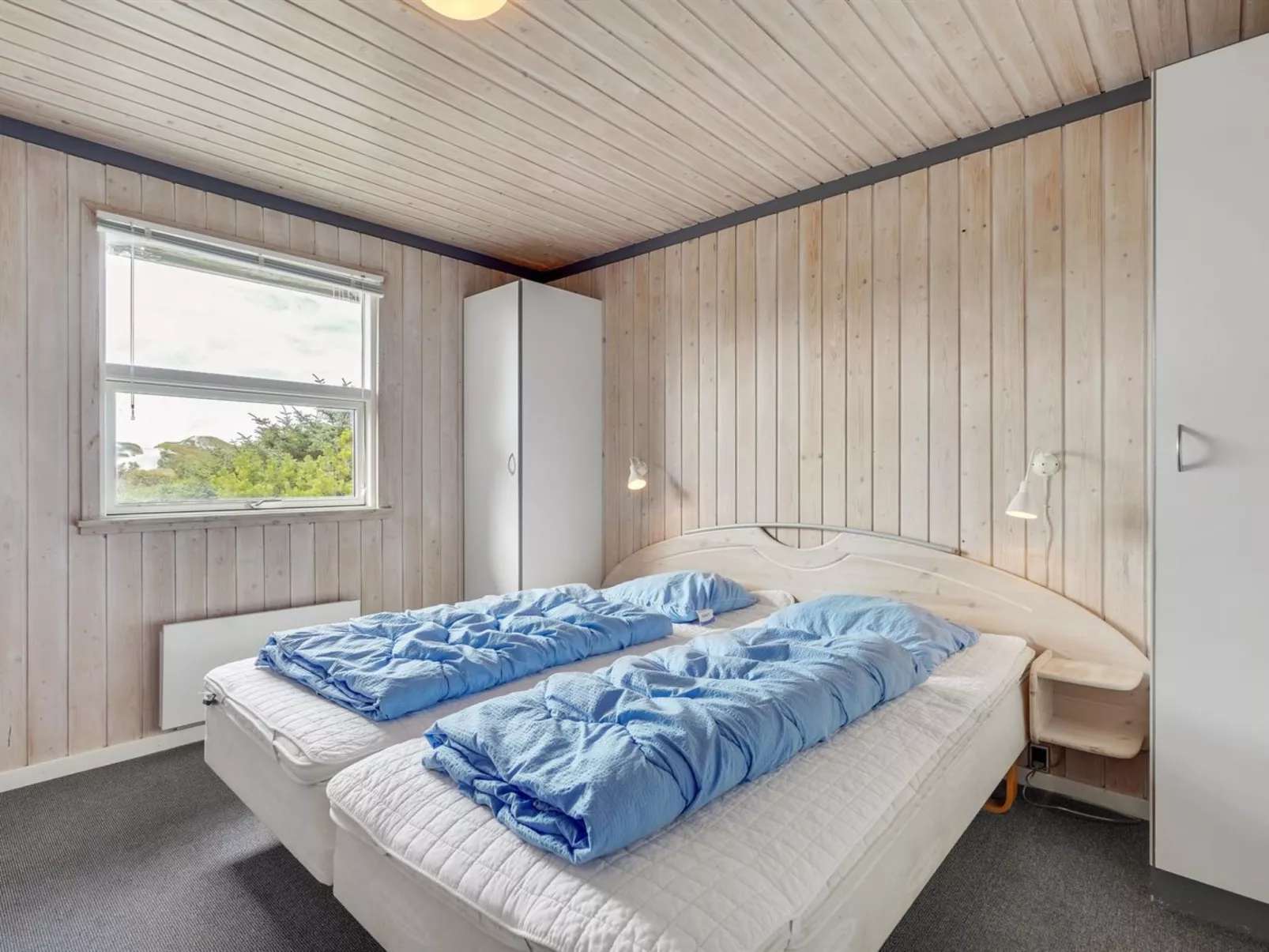 "Anthonette" -  from the sea-Binnen