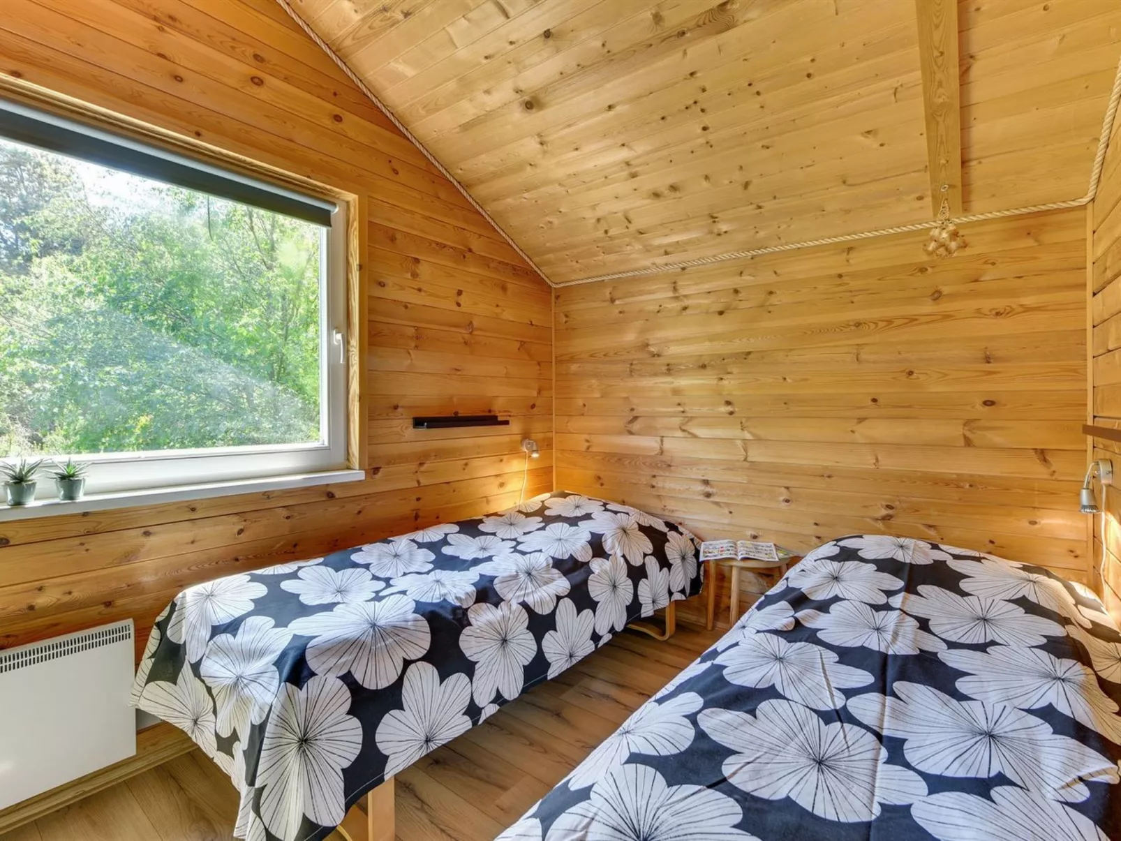 "Jorina" - 700m to the fjord-Binnen