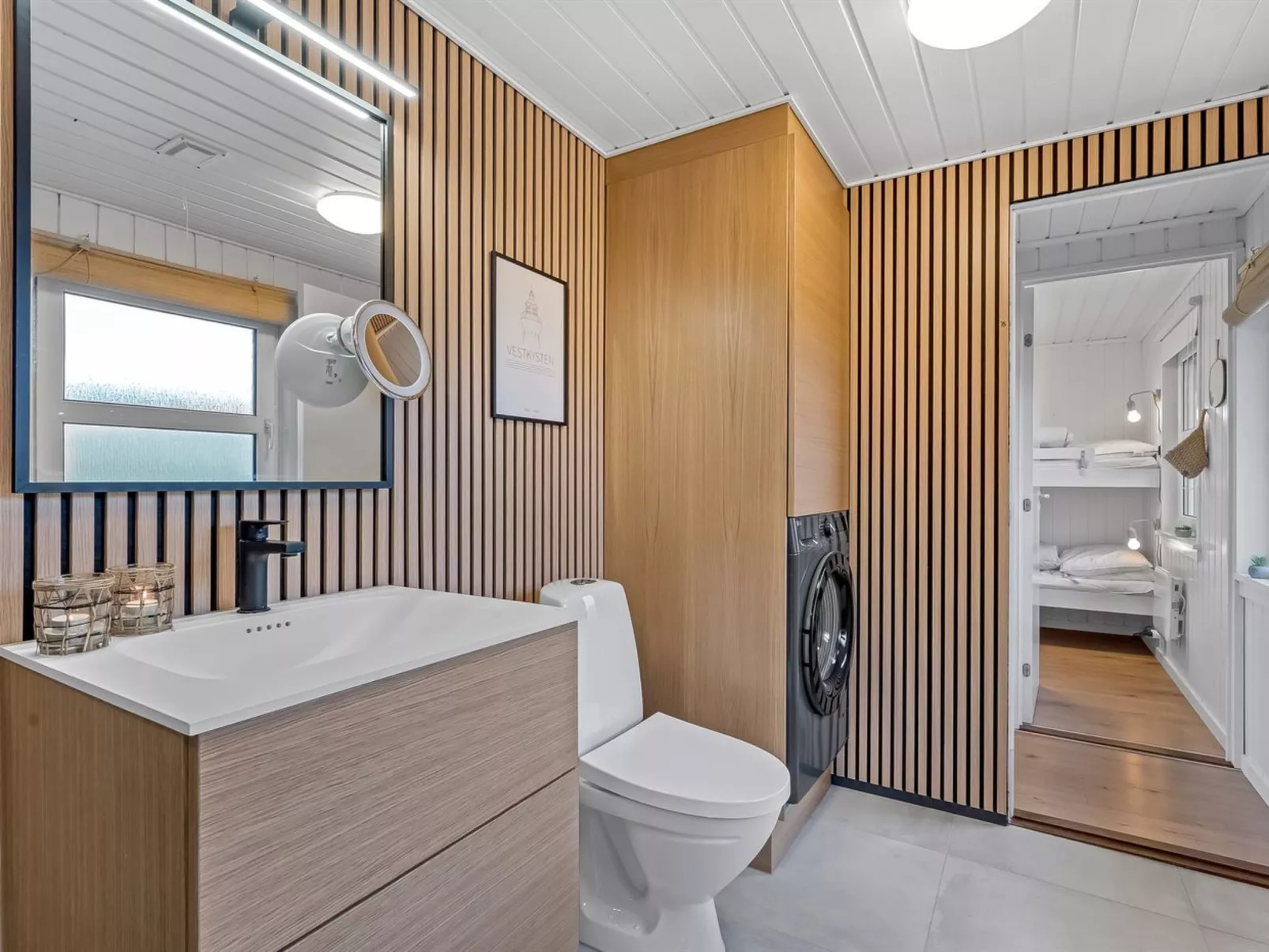 "Assa" -  from the sea-Binnen