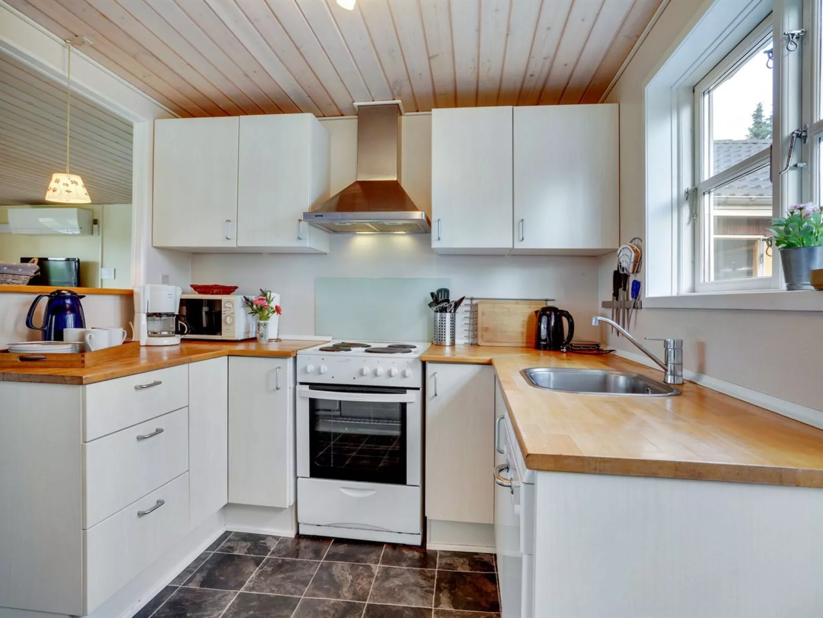 "Swaver" - 300m to the fjord-Binnen