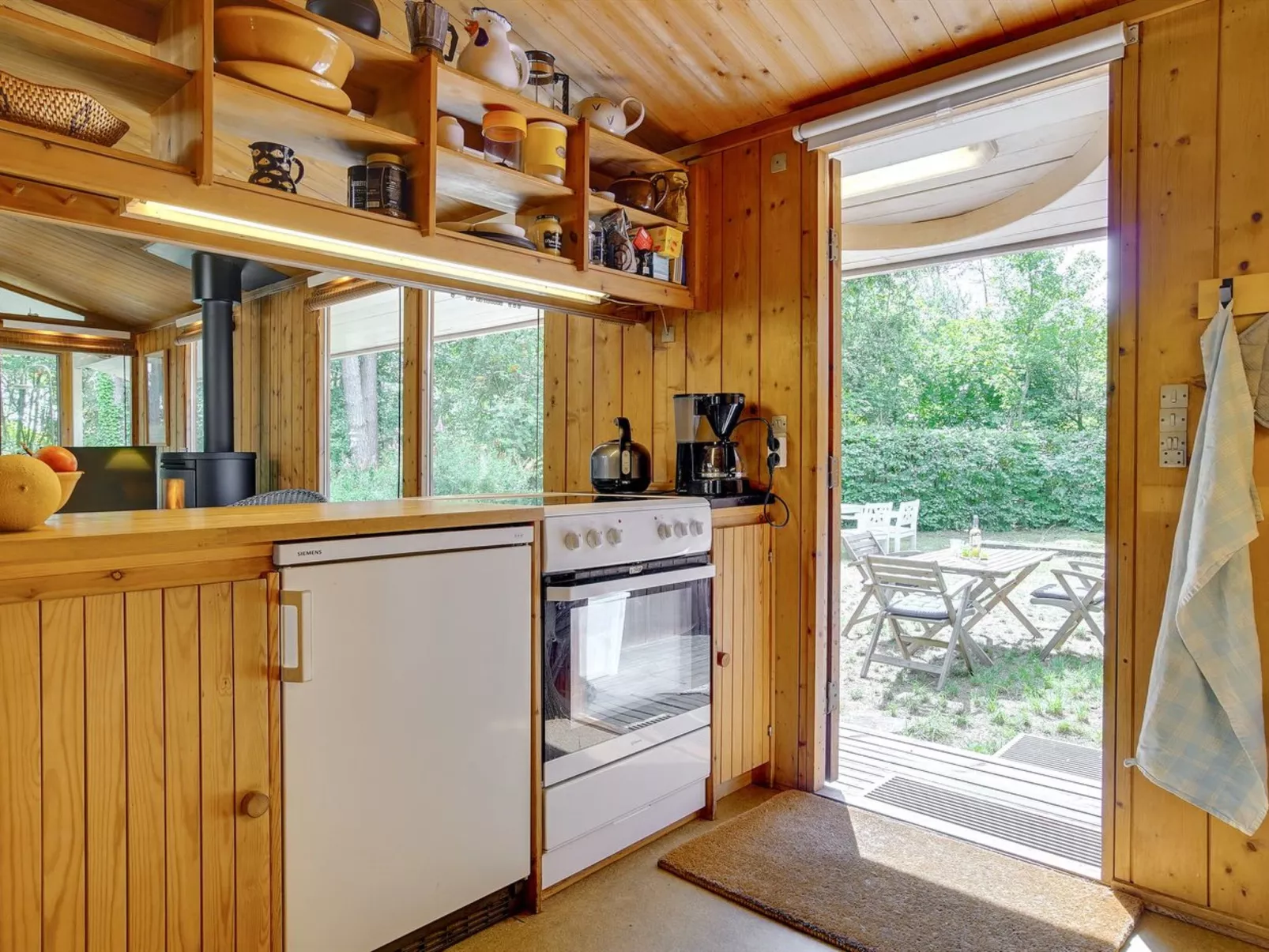 "Myrra" - 10m from the sea-Binnen