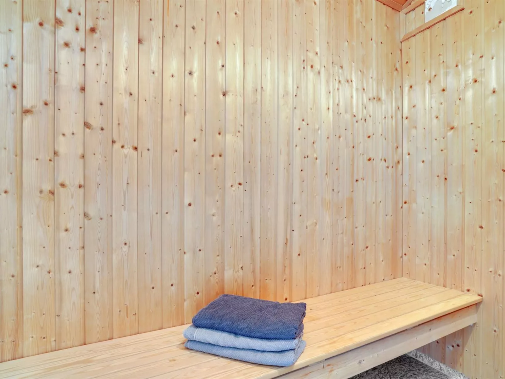 "Lex" - 150m from the sea-Binnen