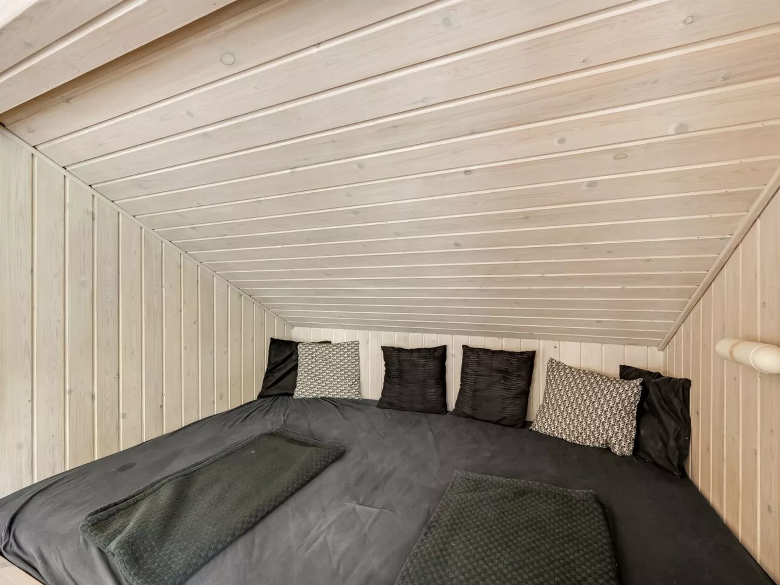 "Wenche" - 600m to the fjord-Binnen