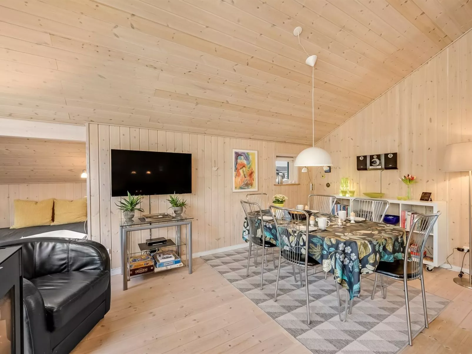 "Tobbi" - 1.1km to the fjord-Binnen