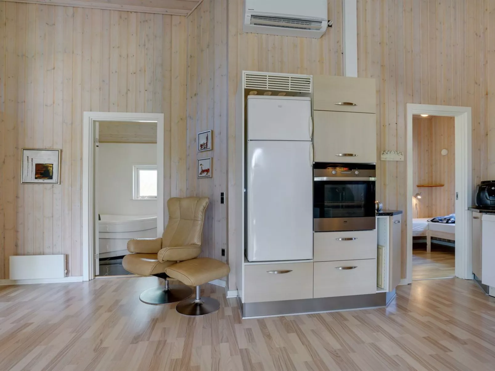 "Ebbi" - 36km from the sea-Binnen