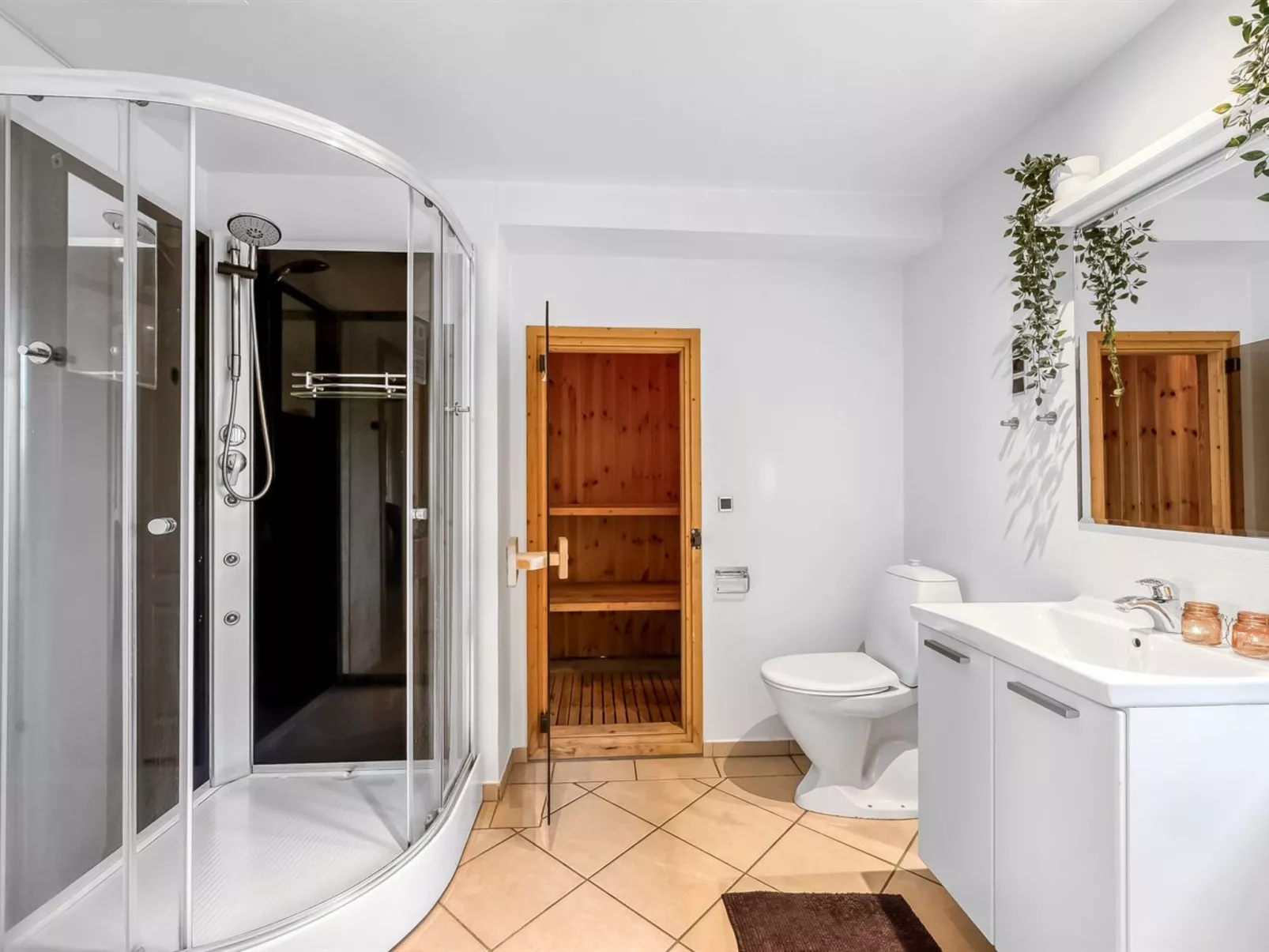 "Adelia" - 850m to the fjord-Binnen