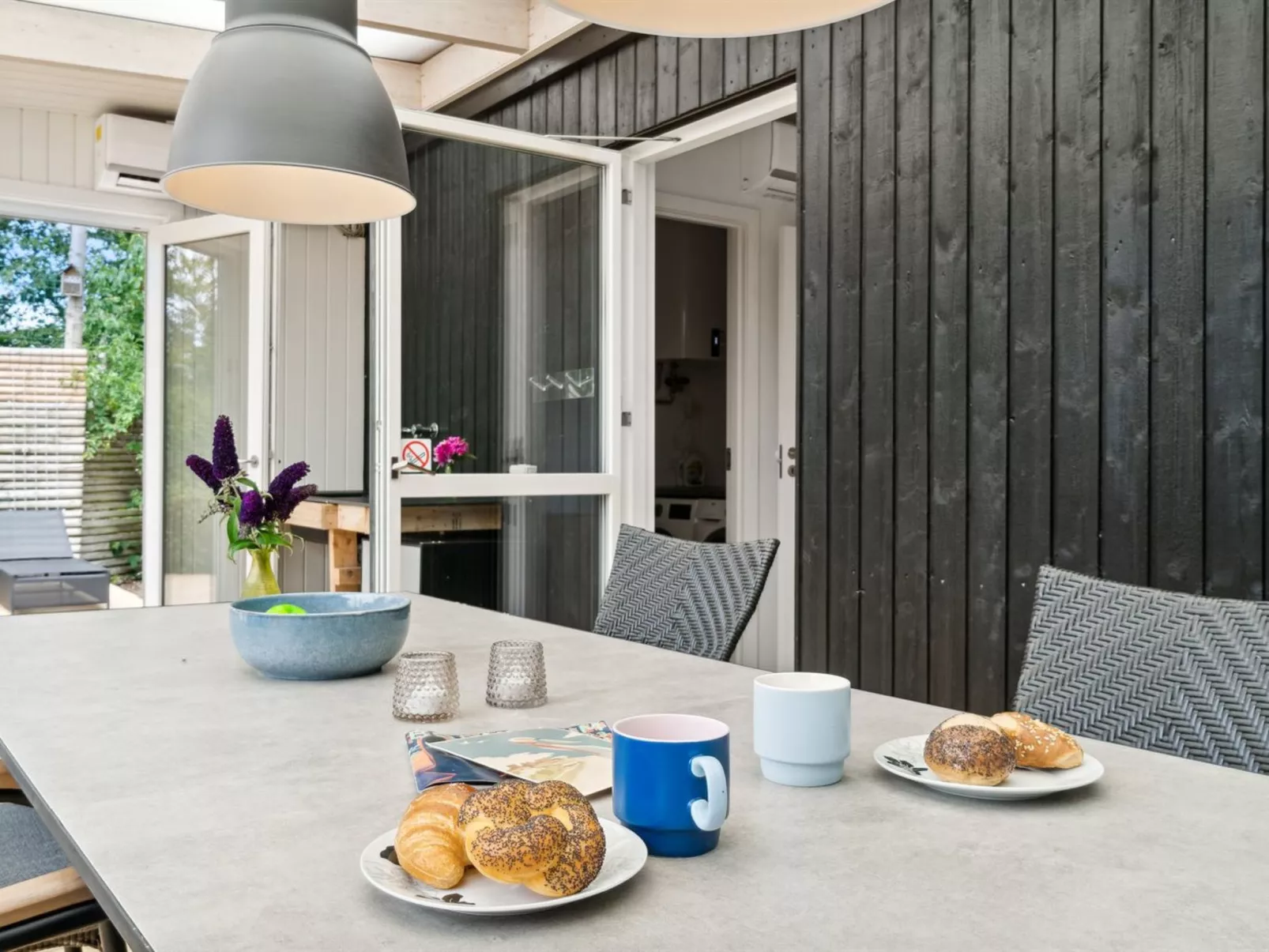 "Randulf" - 250m from the sea-Binnen