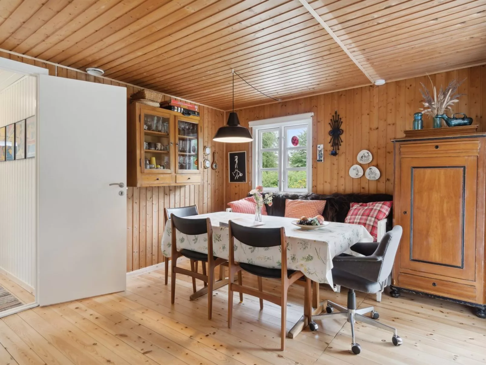 "Gunlög" - 1.3km from the sea-Binnen