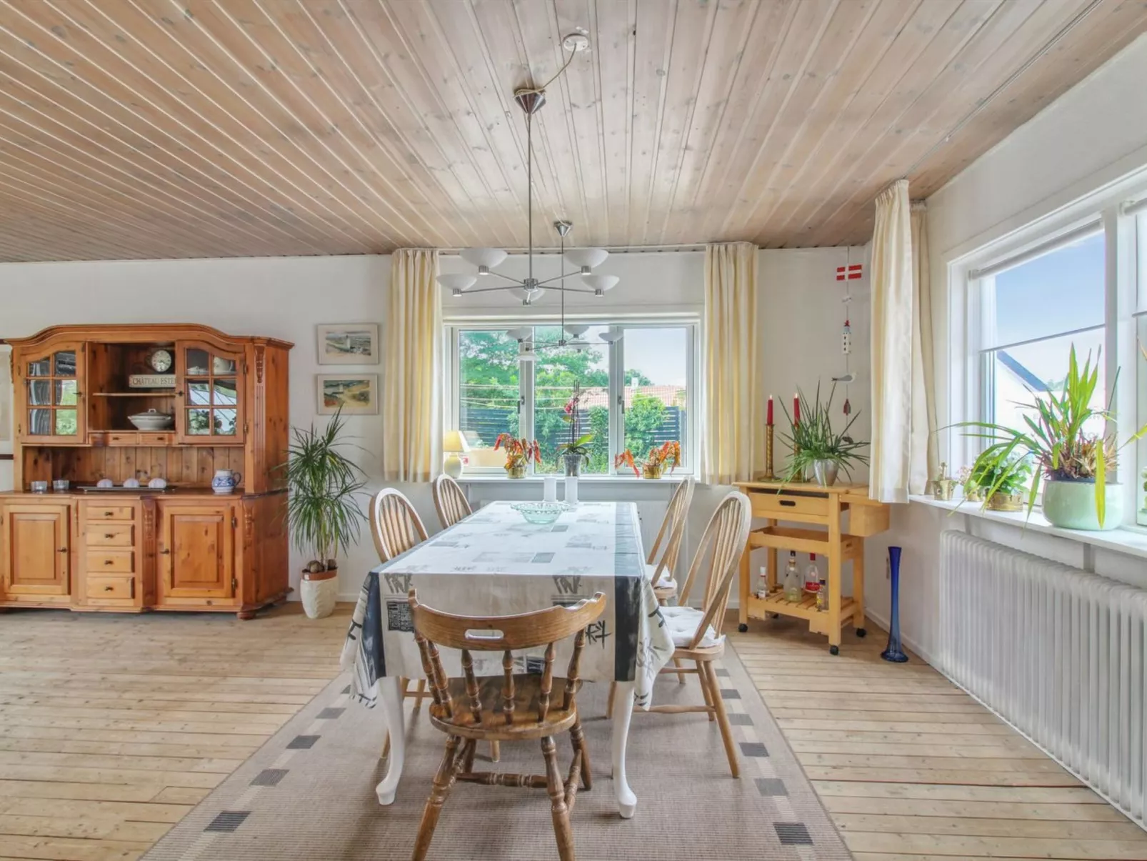 "Ellanor" - 1.4km from the sea-Binnen