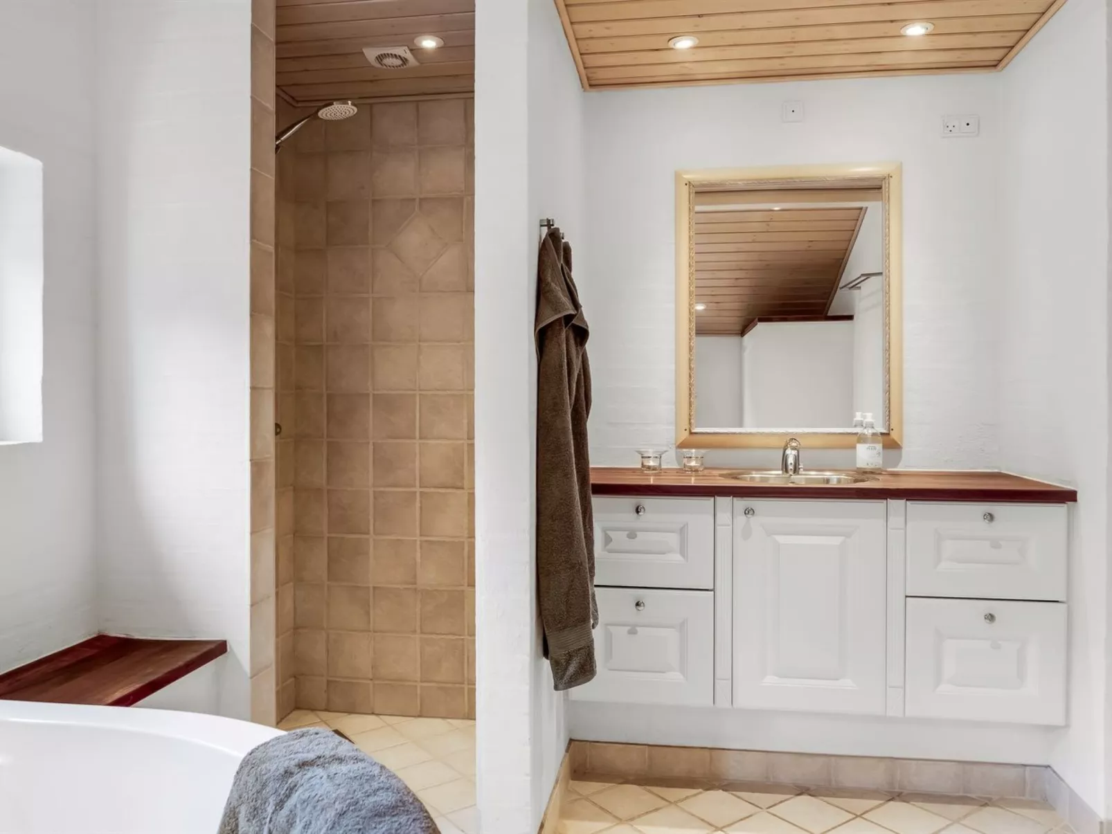 "Valda" - 1.5km from the sea-Binnen