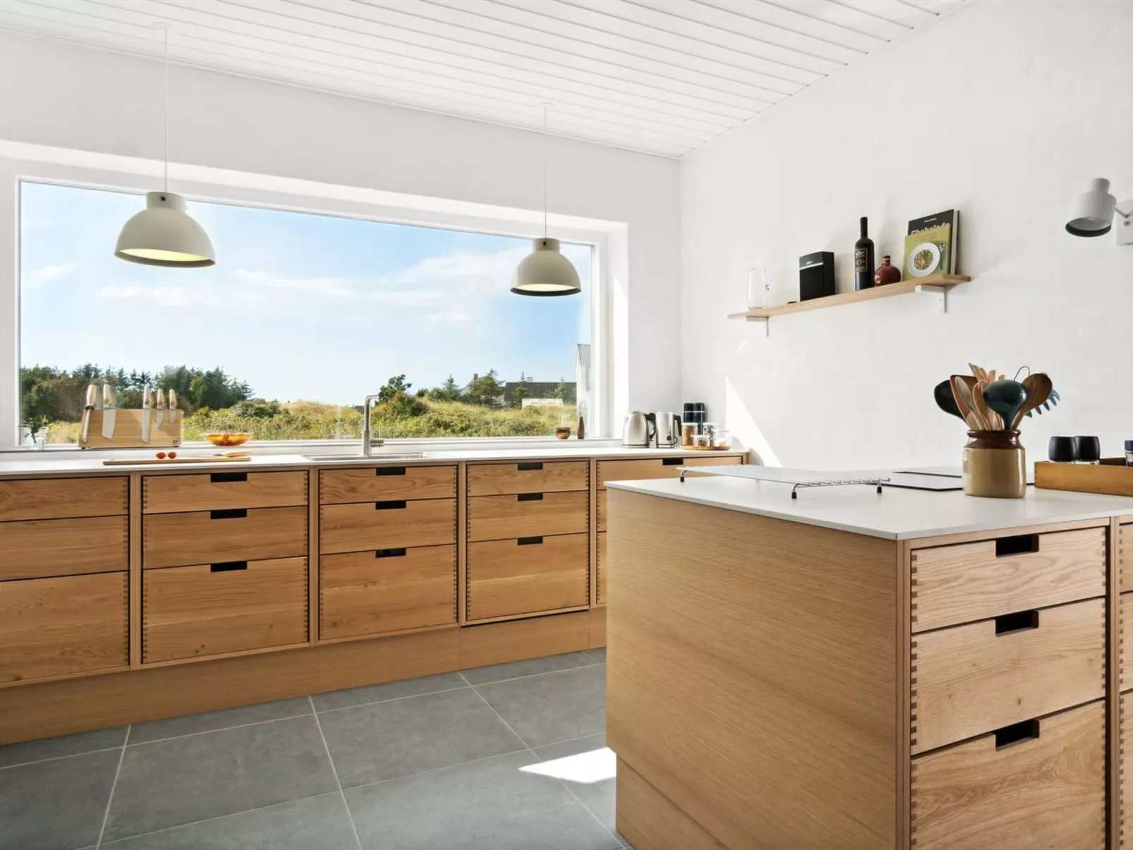 "Yakari" - 1km from the sea-Binnen