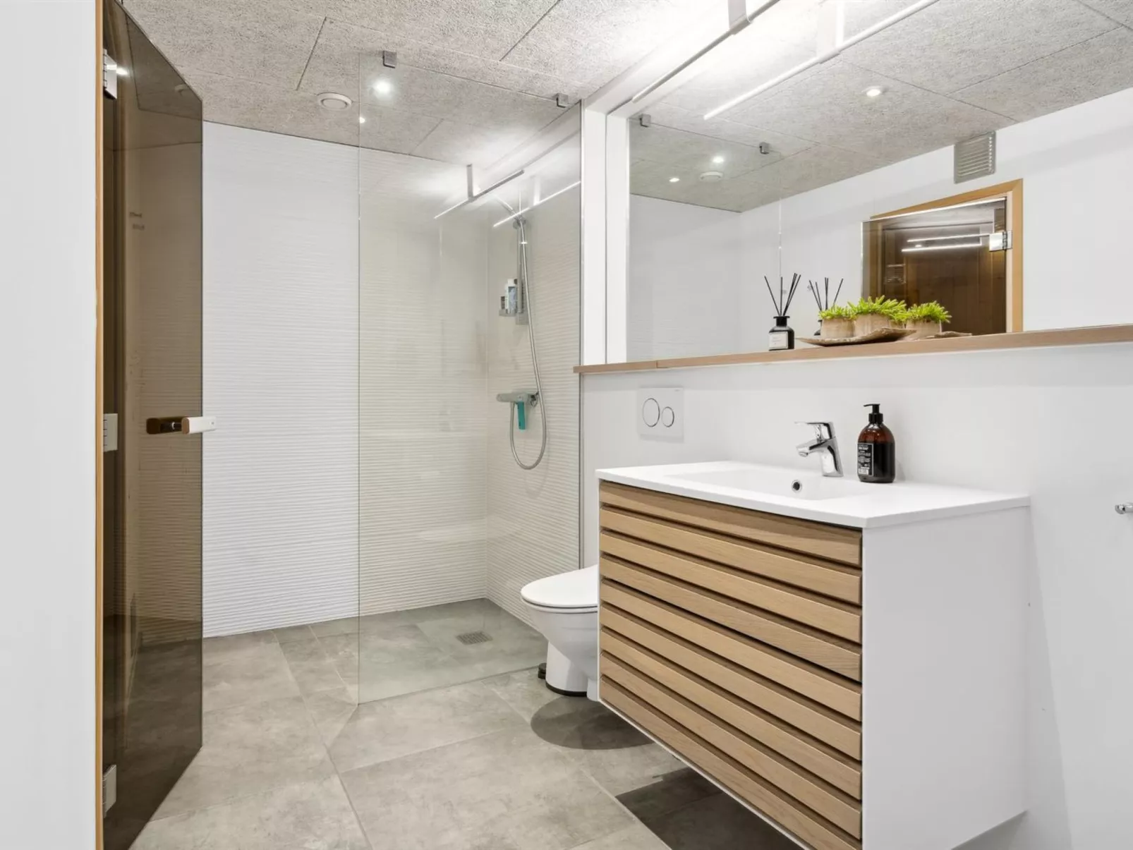 "Iarund" - 600m from the sea-Binnen