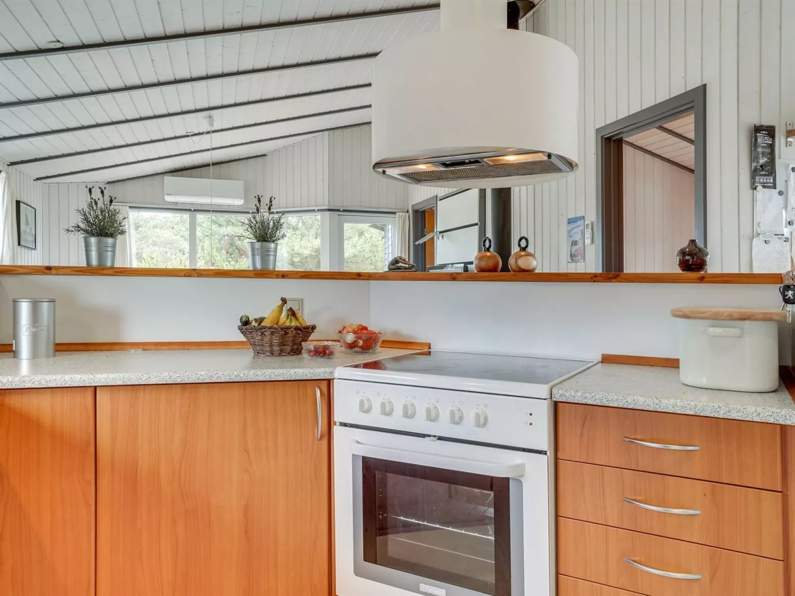 "Floria" - 1.4km from the sea-Binnen