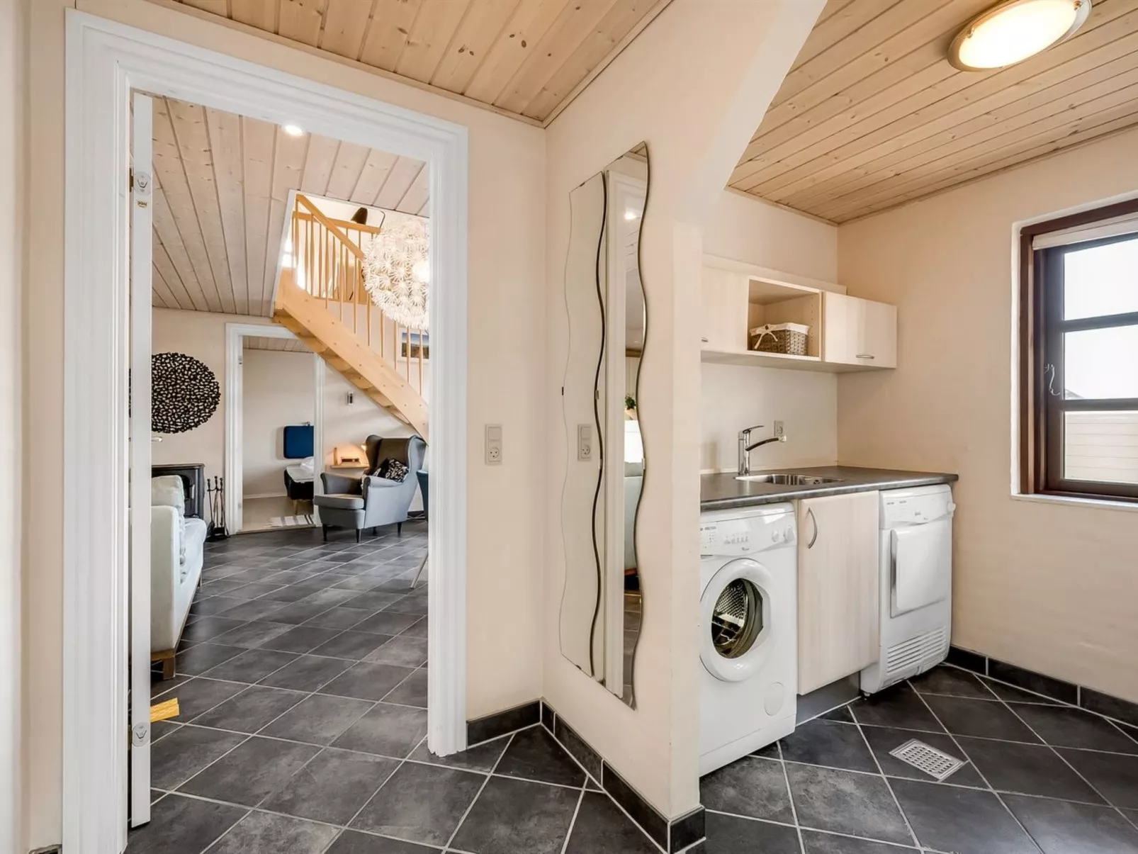 "Hendrina" - 250m to the fjord-Binnen