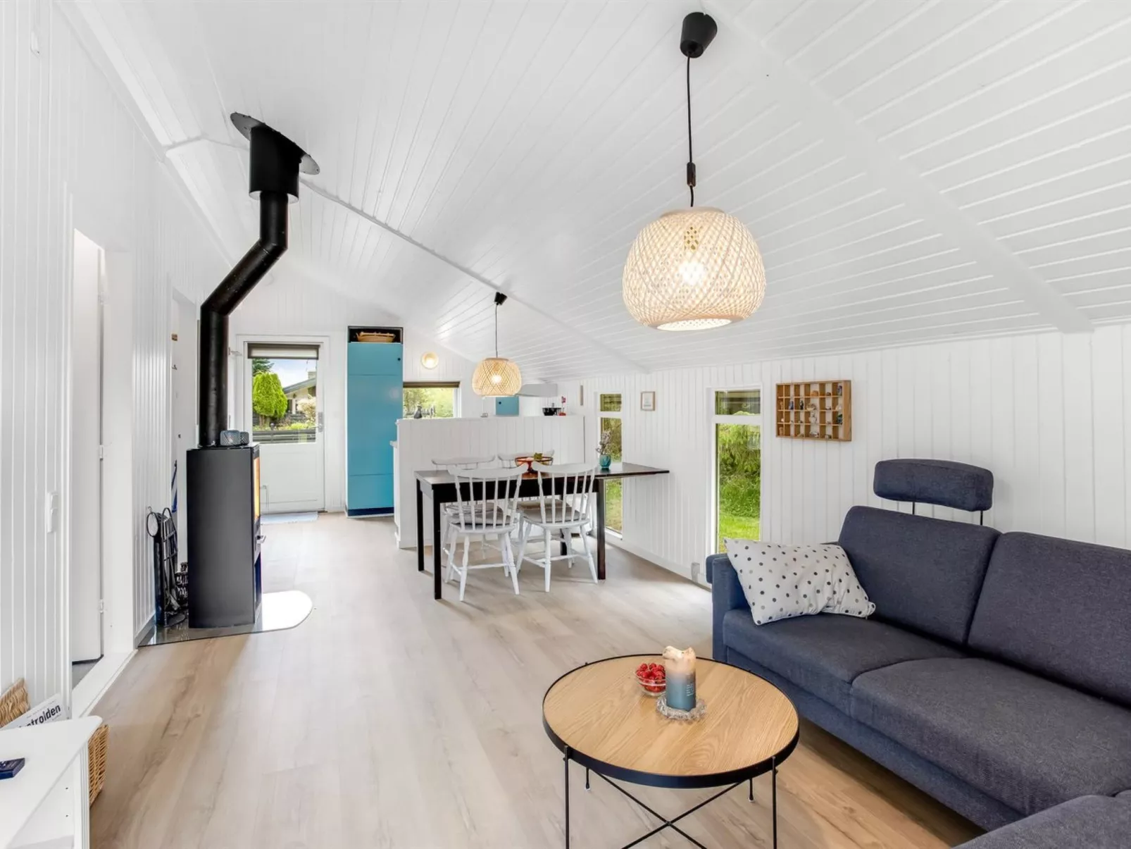 "Frender" - 800m to the fjord-Binnen