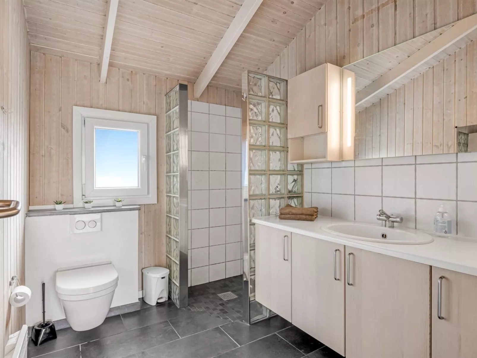 "Flepko" - 50m from the sea-Binnen