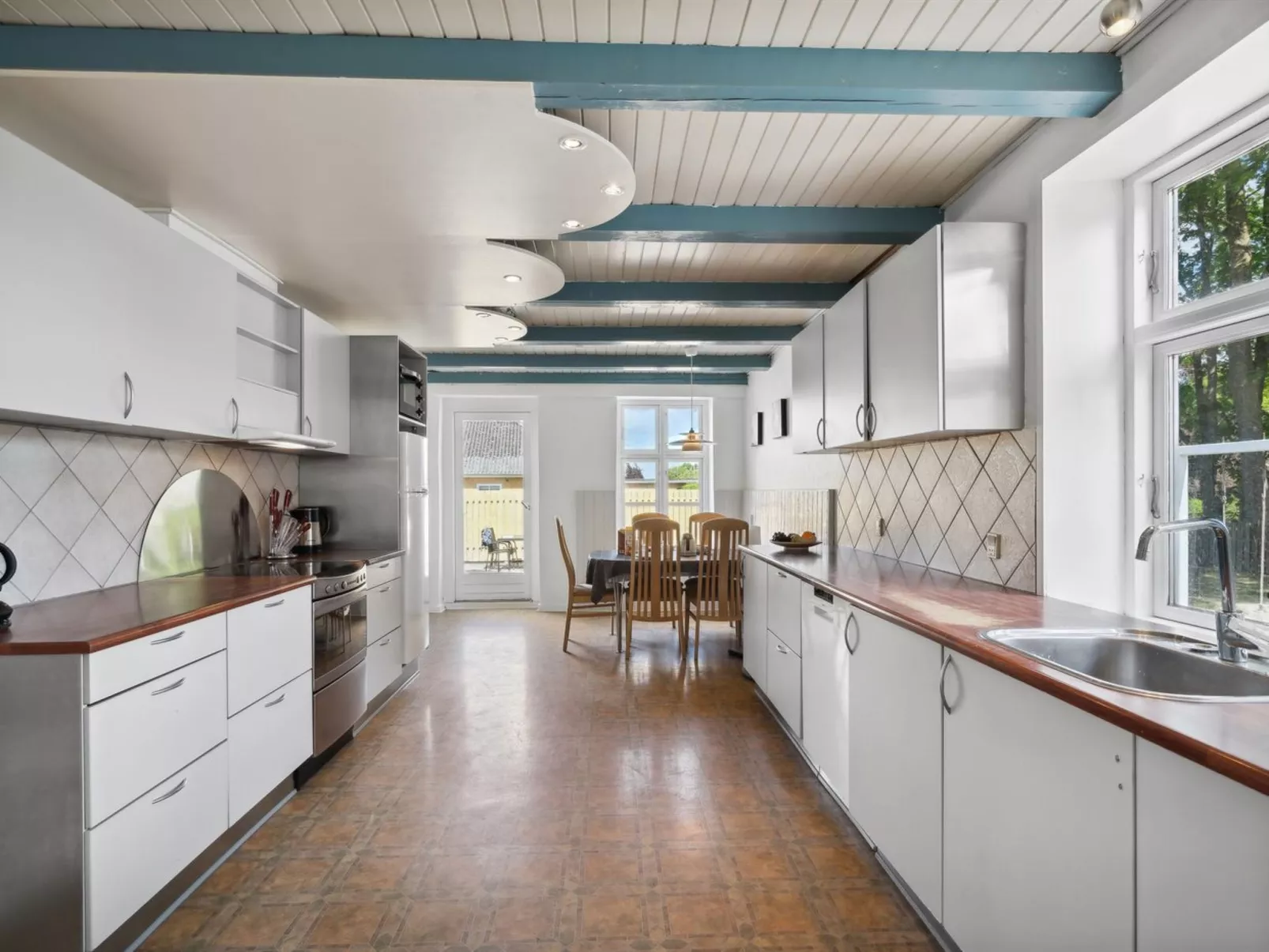 "Essie" - 20km from the sea-Binnen