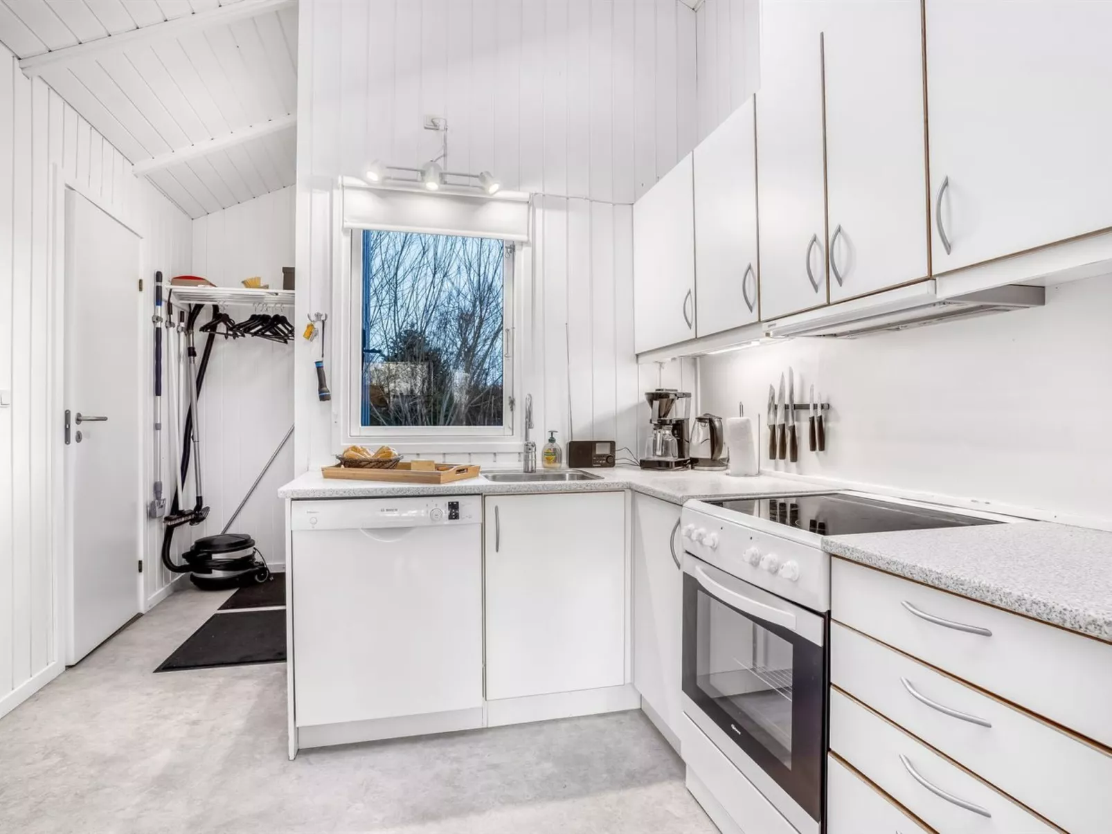 "Bjart" - 1.5km from the sea-Binnen