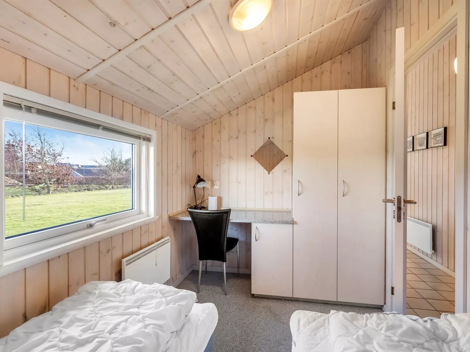 "Cristiana" - 1km to the fjord-Binnen