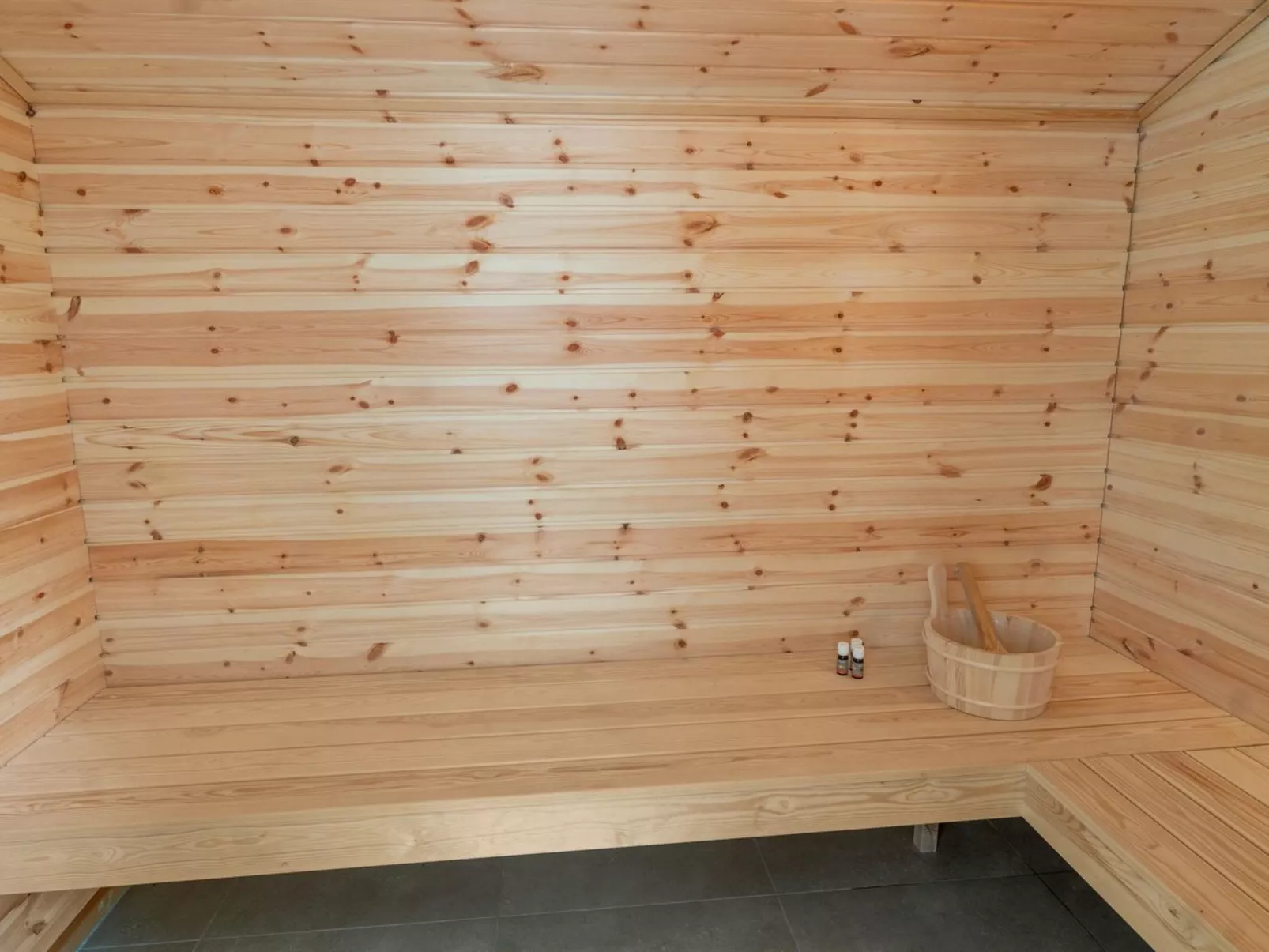 "Ela" - 800m from the sea-Binnen